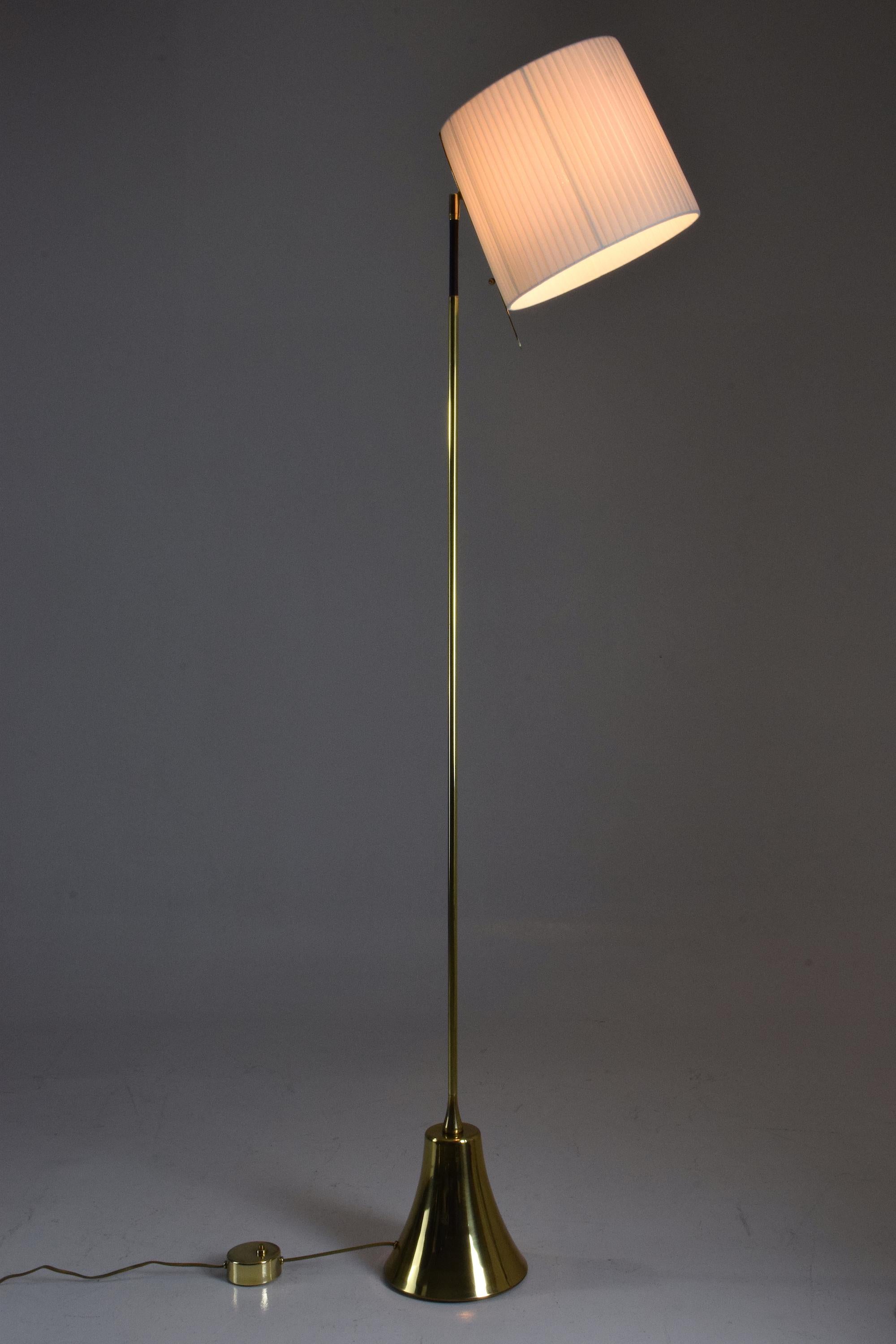 French Equilibrium-VII Tall Brass Articulating Floor Lamp, Flow Collection