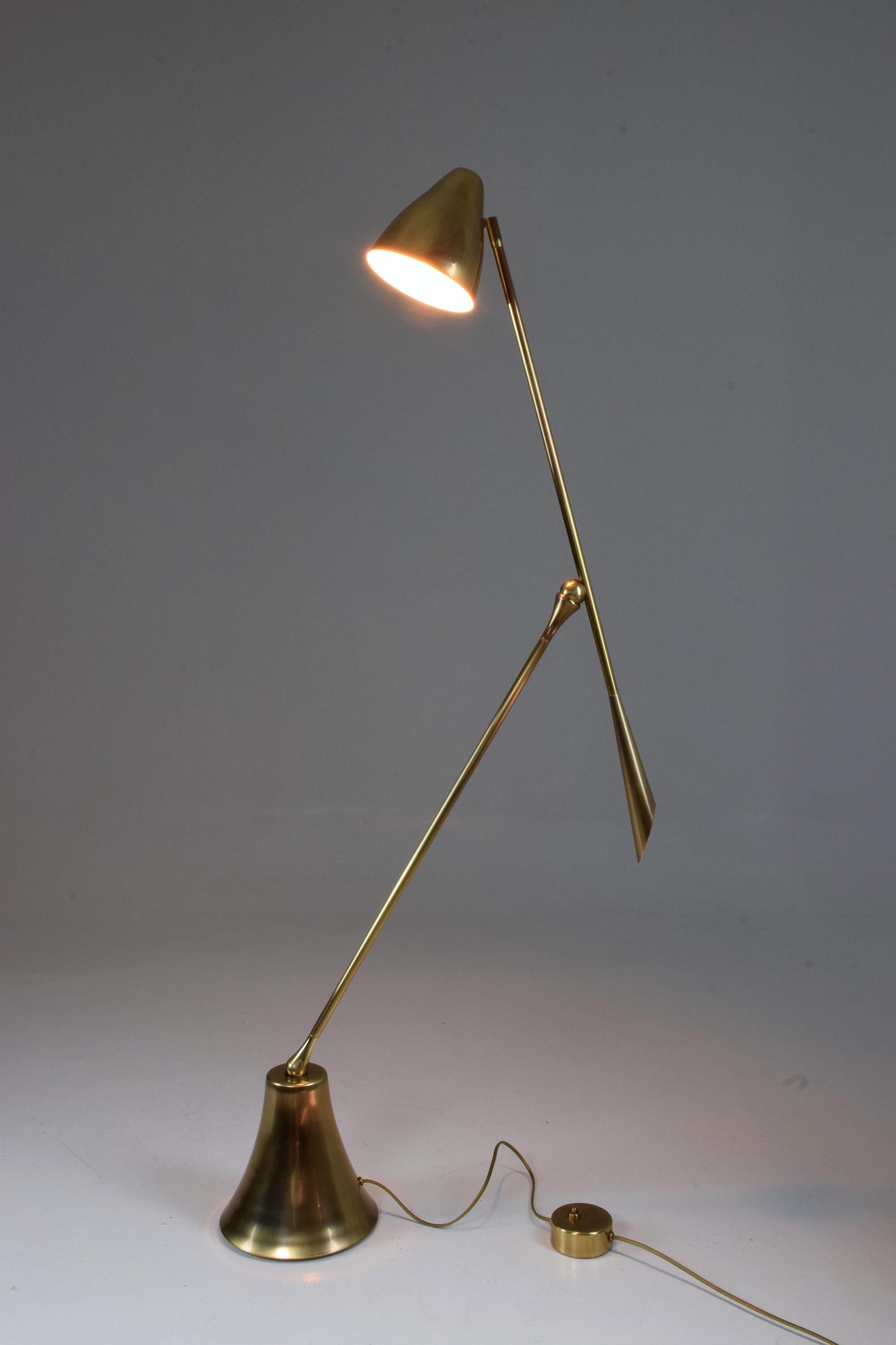 De.Light f3 Contemporary Articulating Brass Floor Lamp For Sale 3