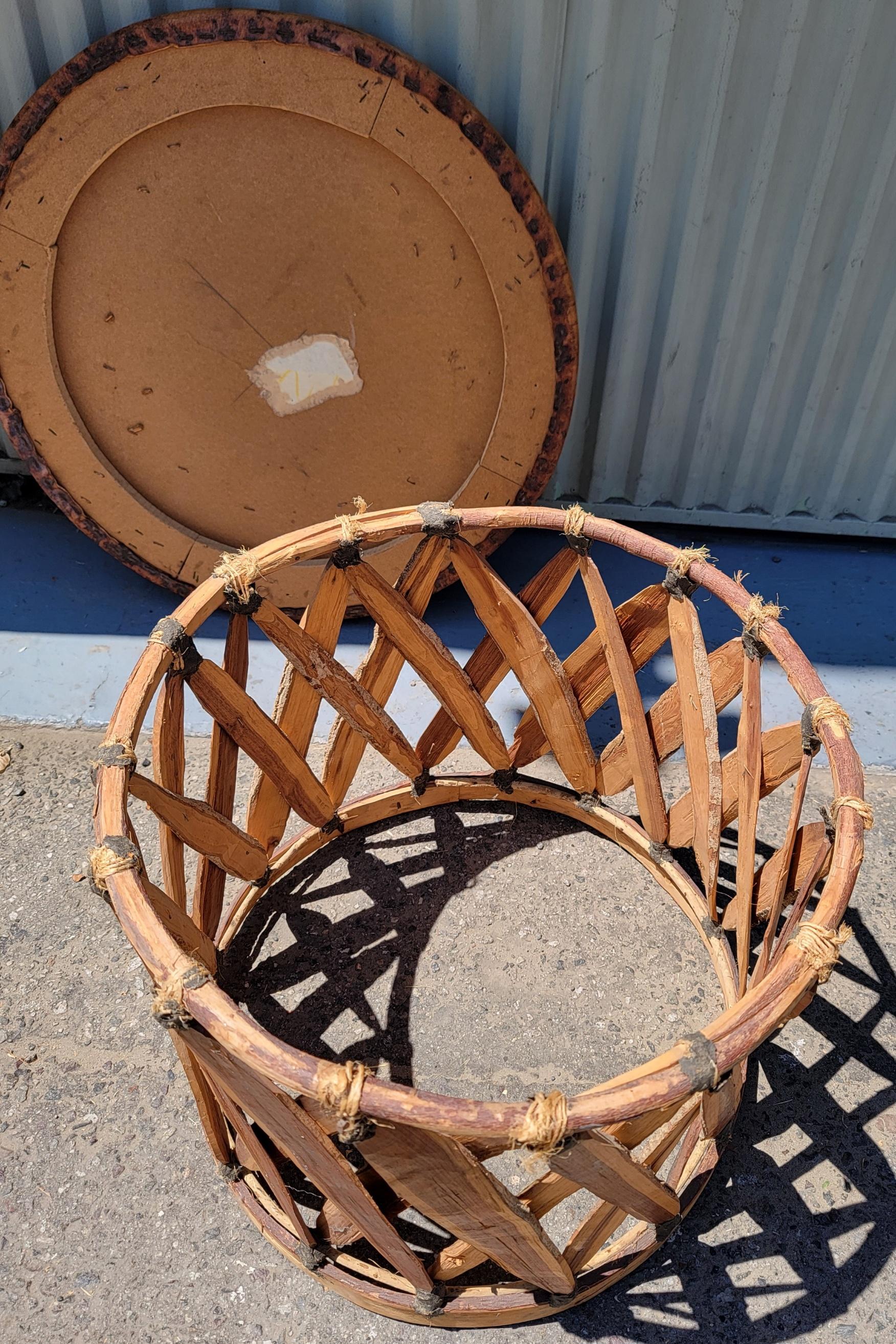 Adirondack Table basse ronde Equipale en vente