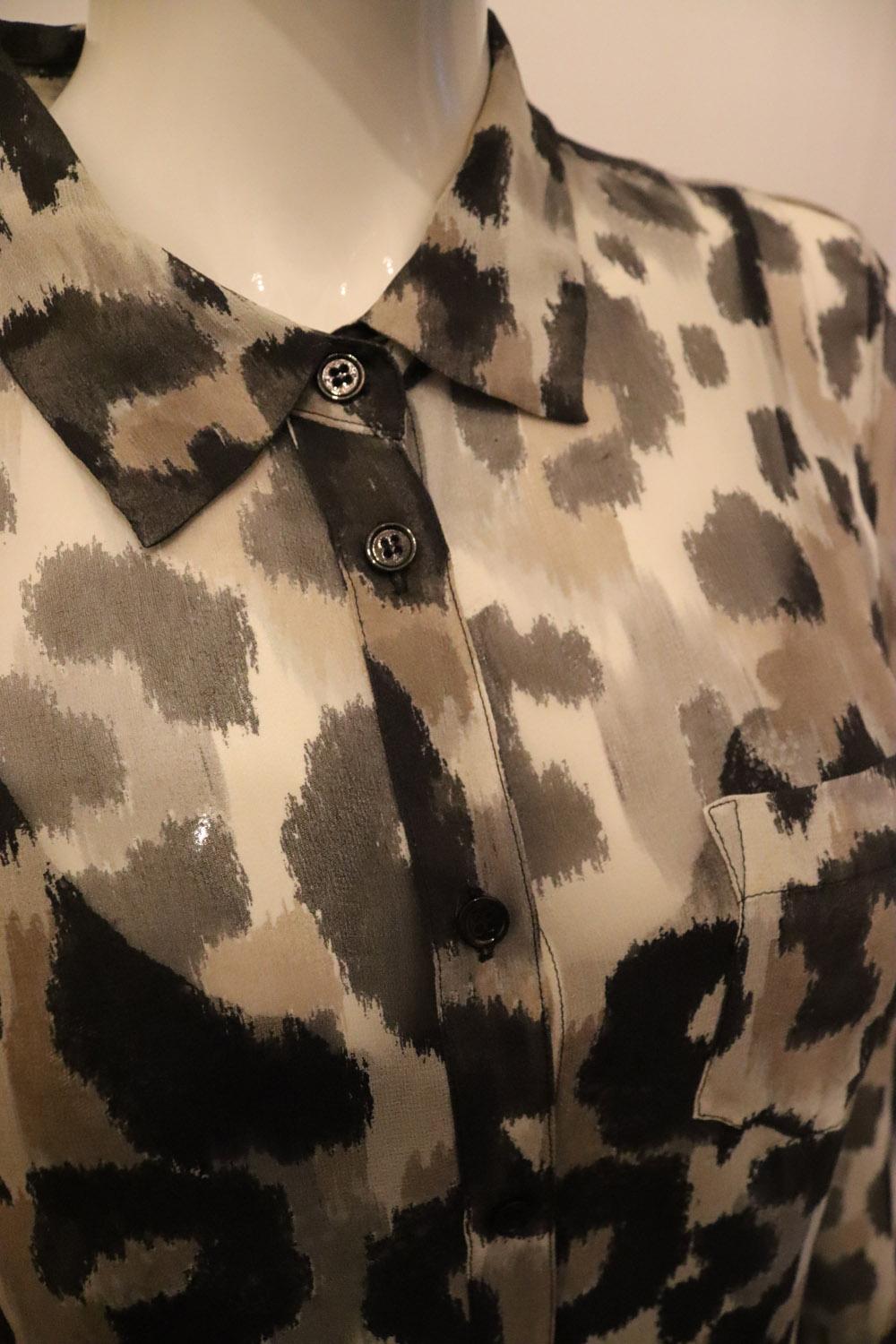 Equipment Animal Print Silk Shirt In Good Condition For Sale In London, GB