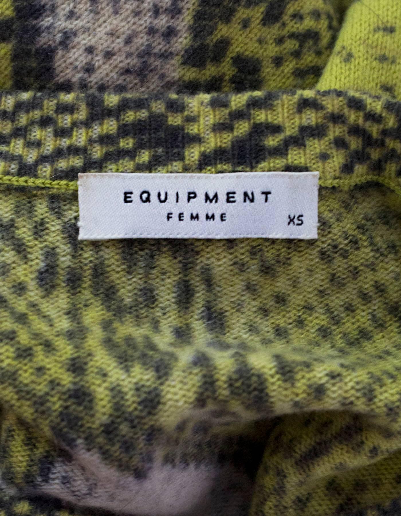Equipment Yellow Cashmere Snake Print Sweater Sz XS In Excellent Condition In New York, NY
