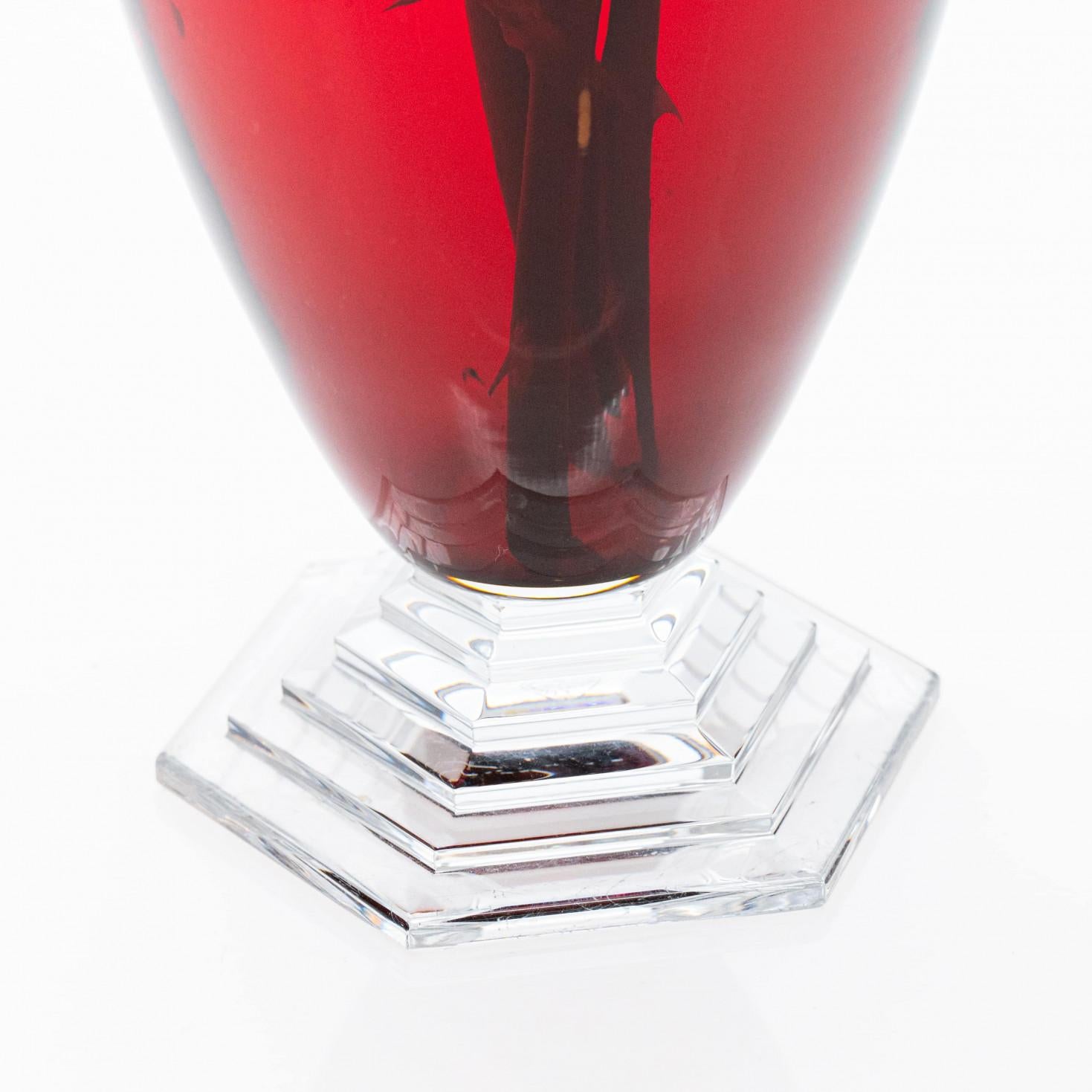 Equise Baccarat-Vase, tiefroter Kristall, Frankreich im Angebot 2