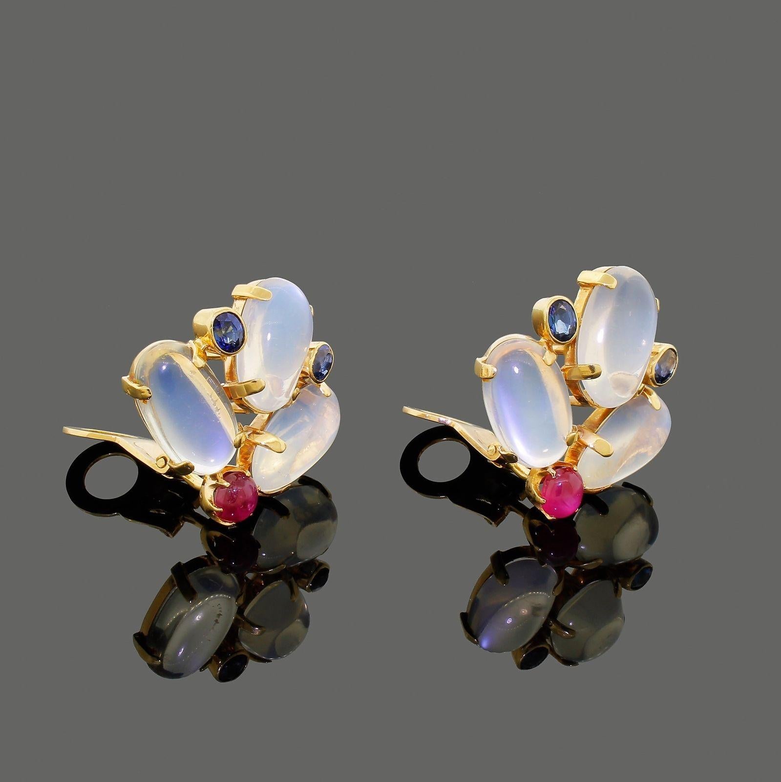Magnificent pair of very well made , very classy vintage Moonstone earrings.
From the moment you see them in person you can tell they are very special - if you did not know any better you would say they were Tiffany & Co from the 1940's -