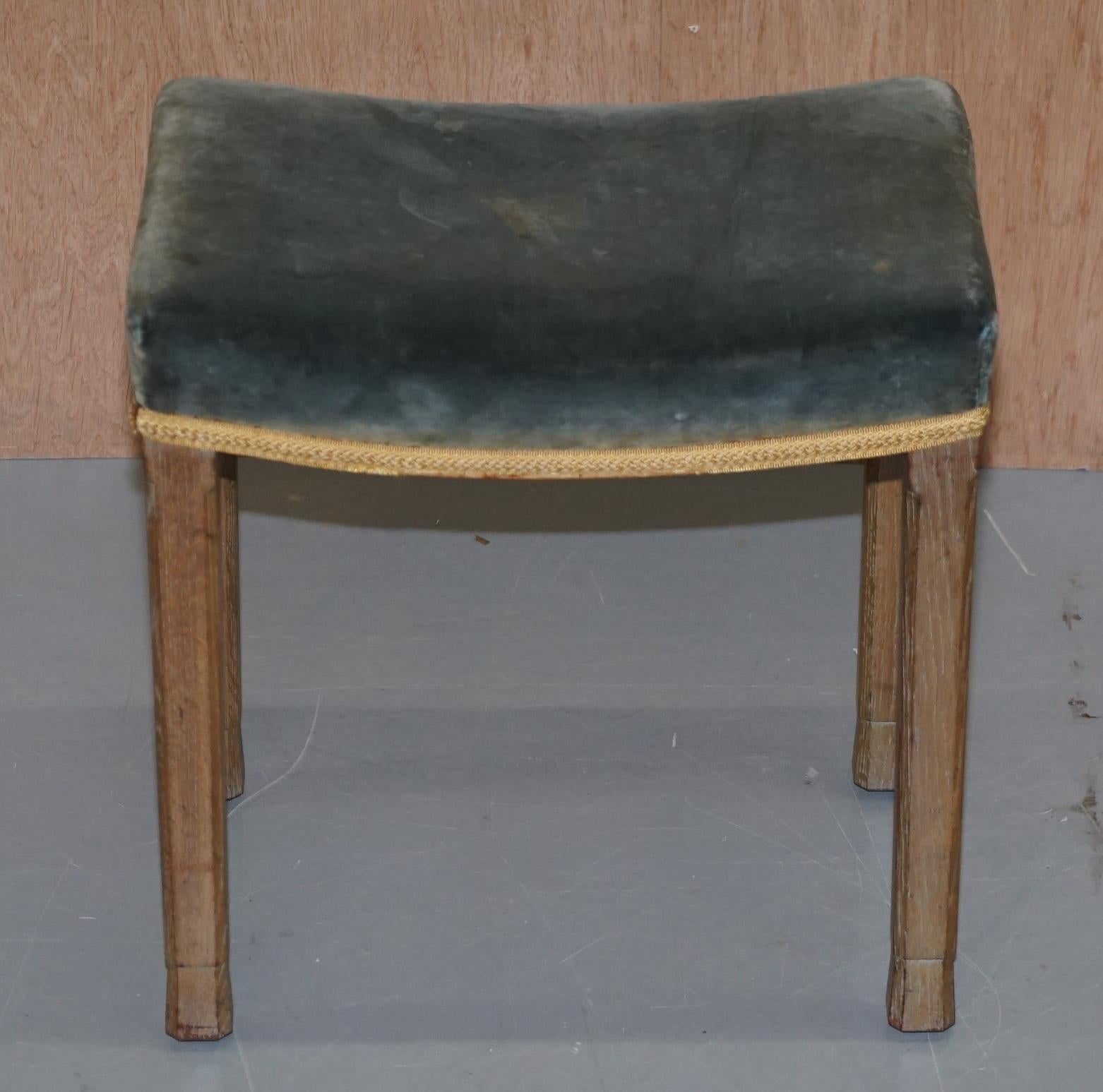 We are delighted to offer for sale this lovely and highly collectable ER II 1953 Queen Elizabeth II Coronation stool with regal velvet upholstery

A very good looking and well-made piece, custom made for the Queen's coronation, there was a limited
