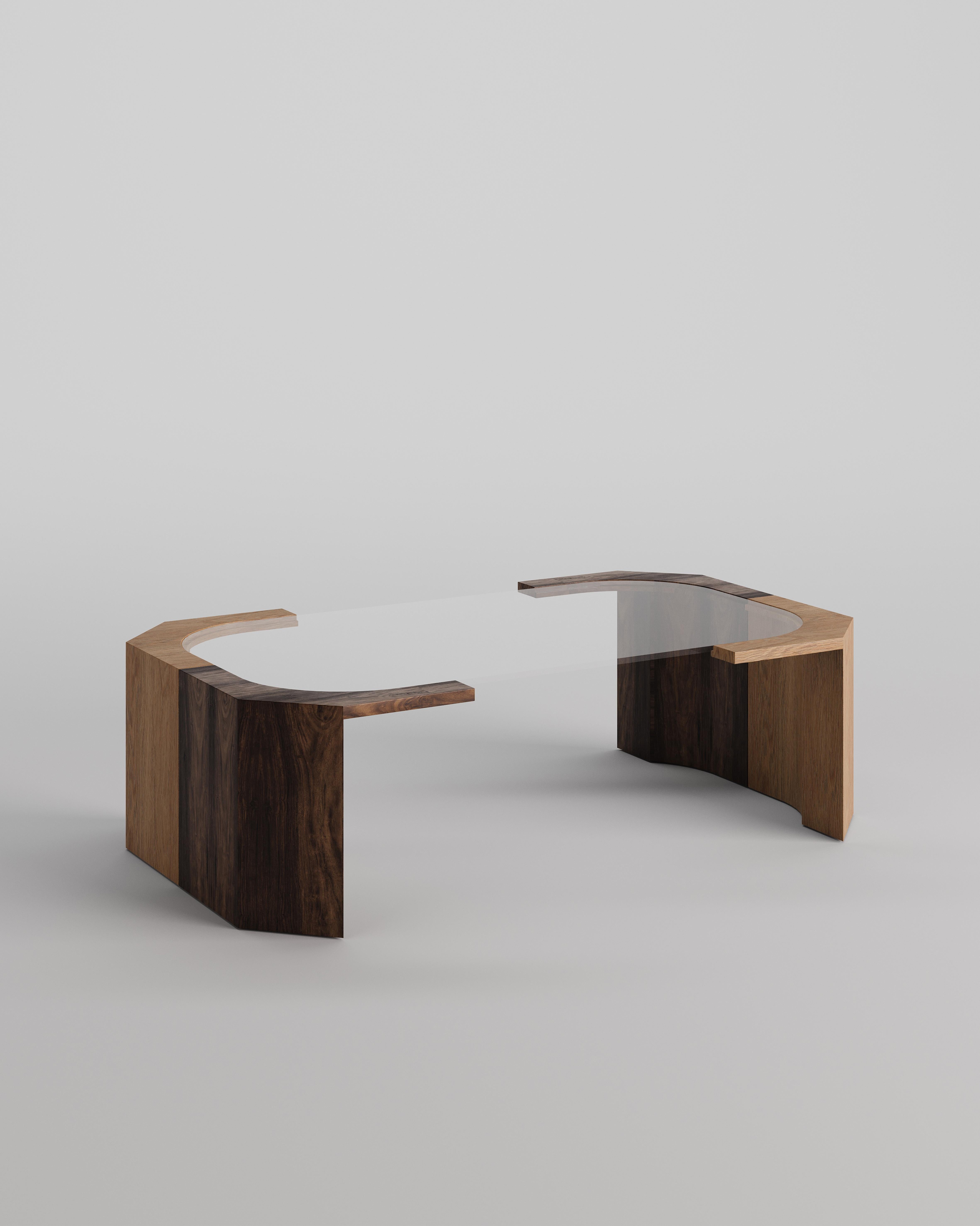 Table basse Era par Tuğçe Geyik
Dimensions : D 70 x L 120 x H 35 cm.
Matériaux : Bois et verre trempé.

Tuğçe Geyik est un architecte et designer basé à Istanbul. Elle a étudié à l'université technique de Yildiz, au département d'architecture. Elle