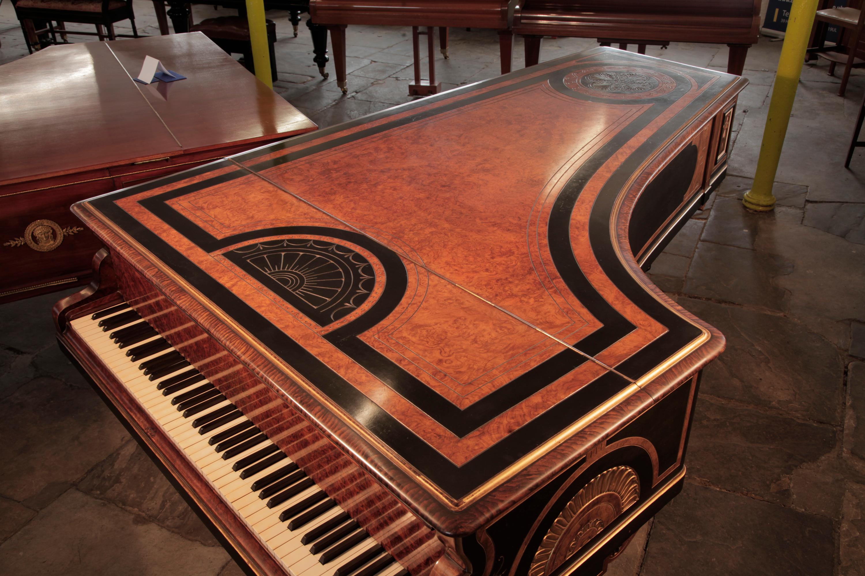 Erard Grand Piano Ägyptisches Revival Neoklassizistisches Stil von William Lomax Nussbaumholz im Zustand „Gut“ im Angebot in Leeds, GB
