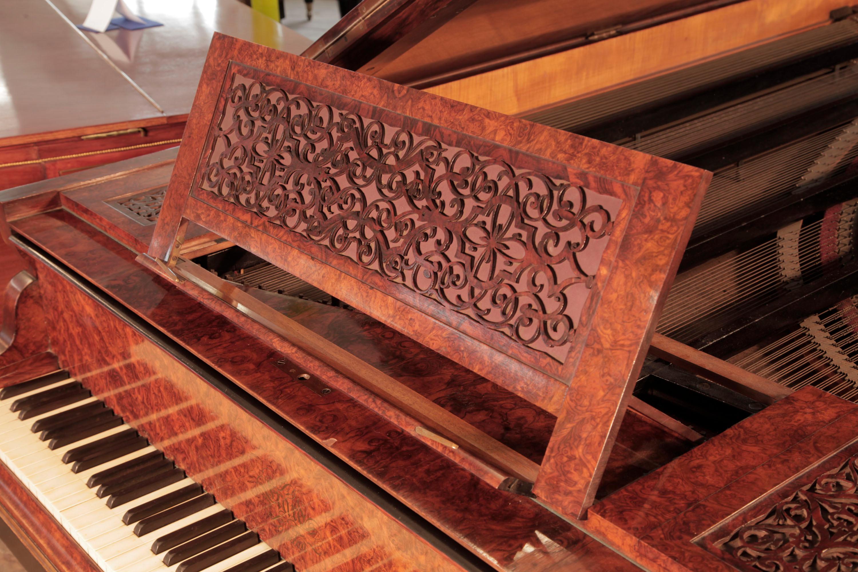 Erard Grand Piano Ägyptisches Revival Neoklassizistisches Stil von William Lomax Nussbaumholz (Porzellan) im Angebot