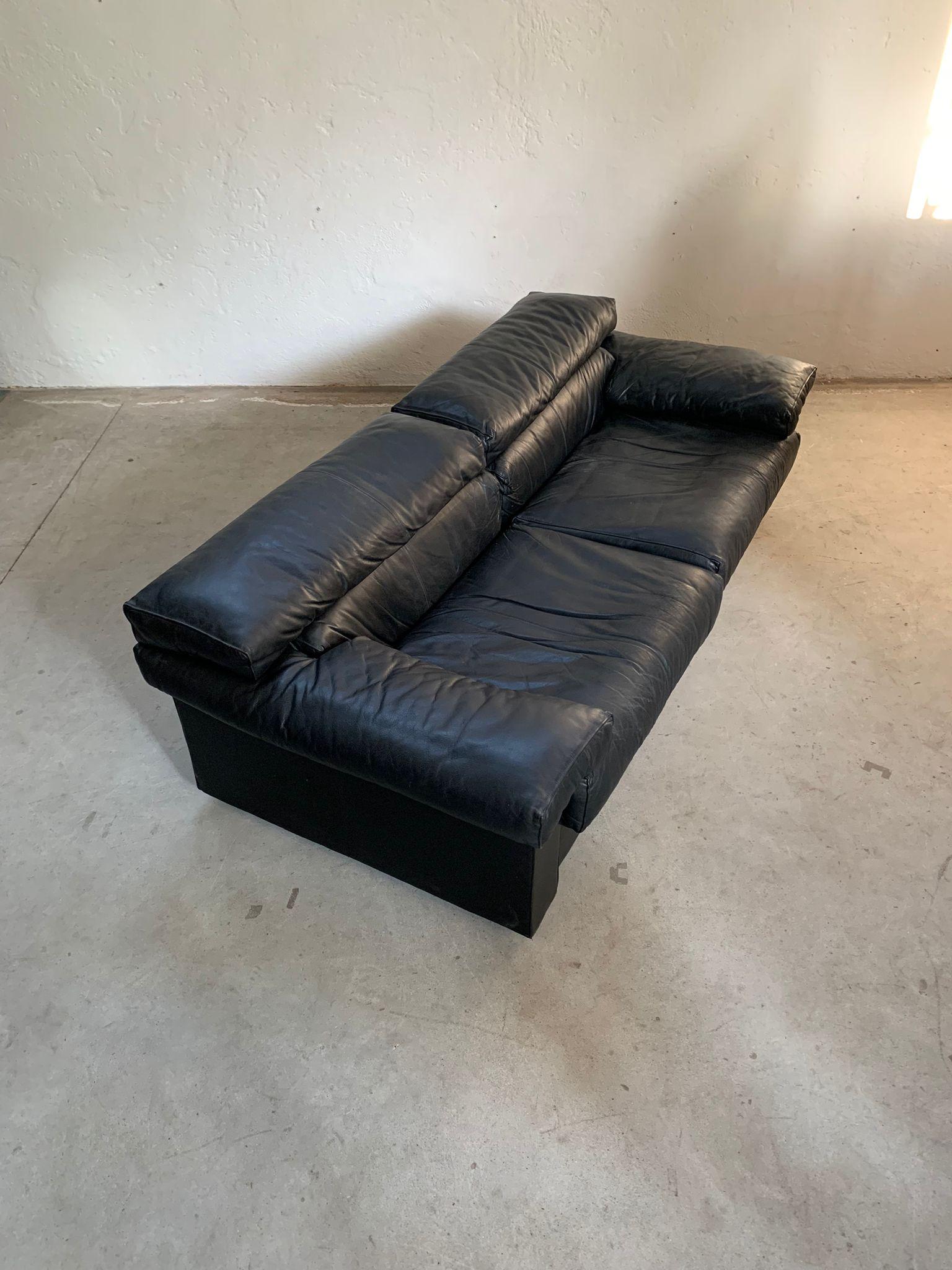 Erasmo black leather sofa by Afra and Tobia Scarpa for B&B Italia, 1960s For Sale 11