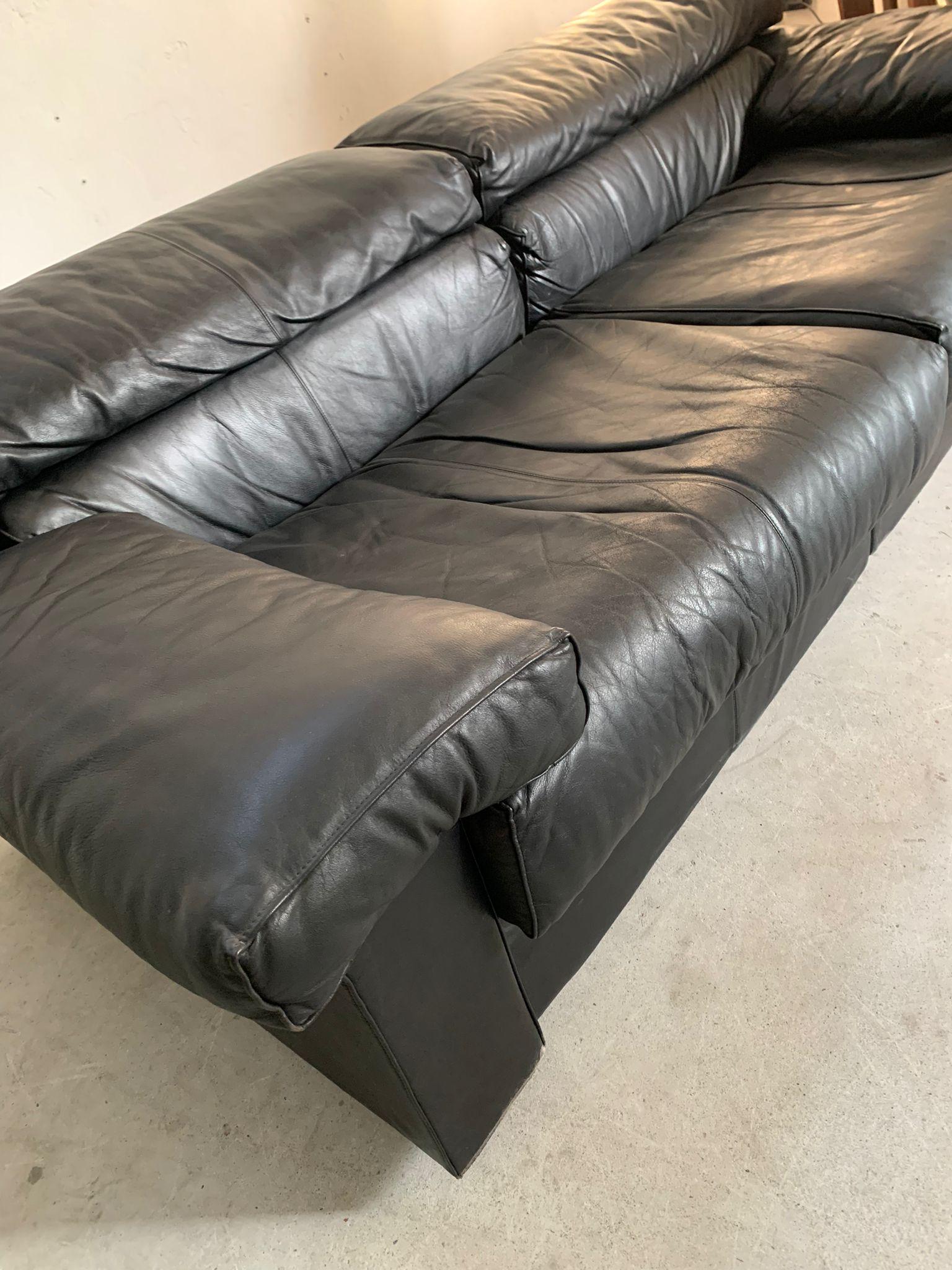 Erasmo black leather sofa by Afra and Tobia Scarpa for B&B Italia, 1960s For Sale 12