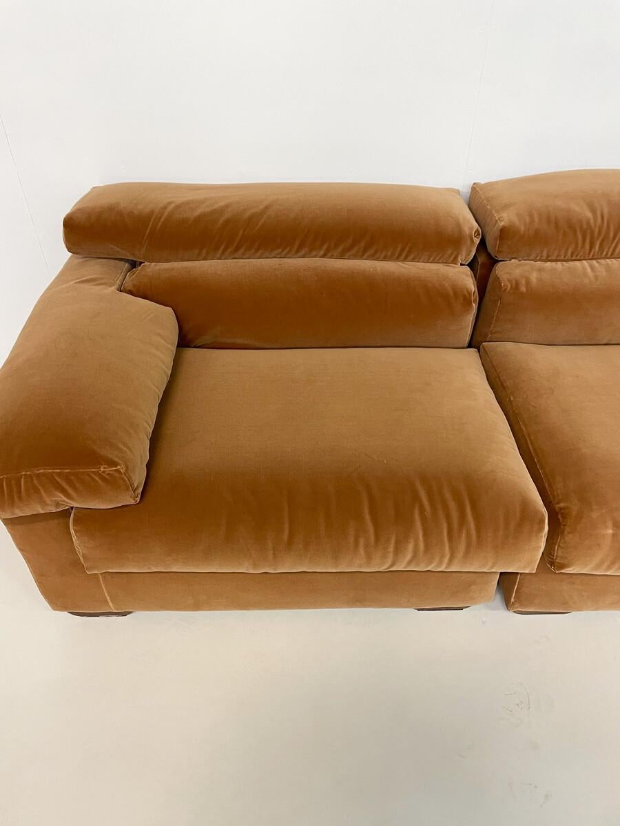 Erasmo sofa by Afra and Tobia Scarpa, B&B Italia, 1973 - New Upholstery.

With armrest : 104 x 90 x 68 cm
Without armrest : 86 x 90 x 68 cm
Ottoman : 86 x 86 x 42.