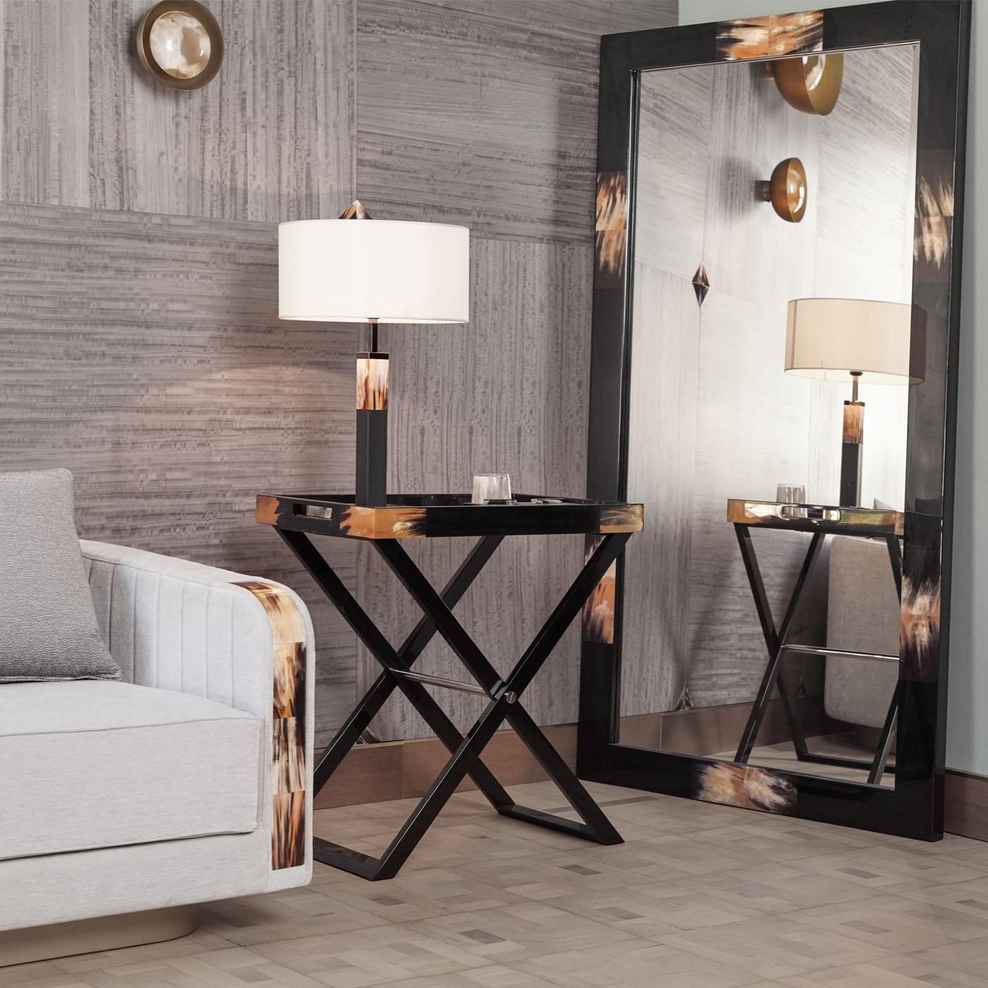 Laccato Specchio da parete Erasmo in Wood Wood laccato nero con intarsi in Corno Italiano, Mod. 1421 in vendita