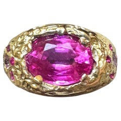 5 Carats of Pink Sapphire Cocktail Ring in Gold one of a kind in stock