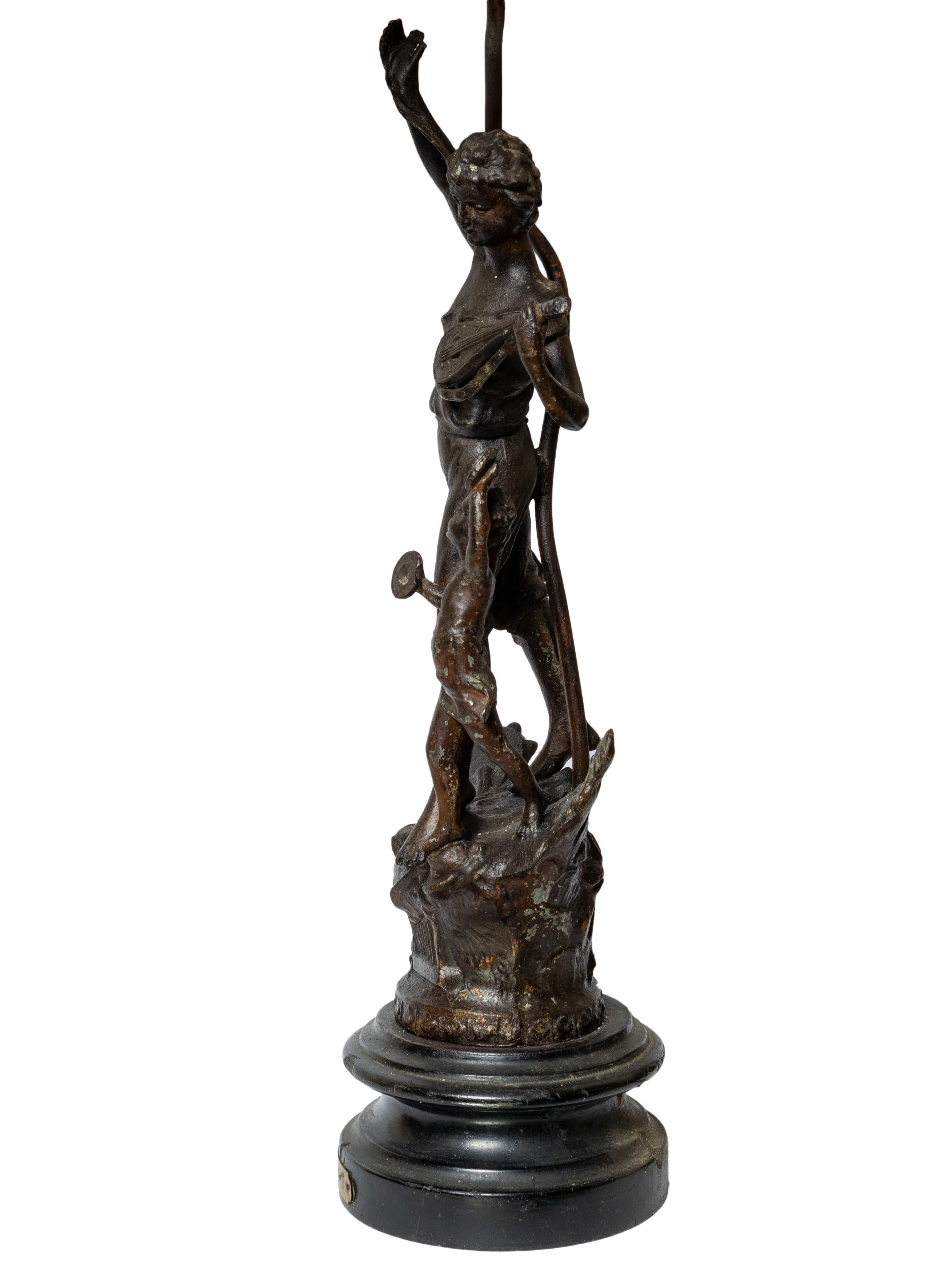 Erato Muse der Tanz-Tischlampe, Brokat, 19. Jahrhundert im Zustand „Gut“ im Angebot in Lisbon, PT
