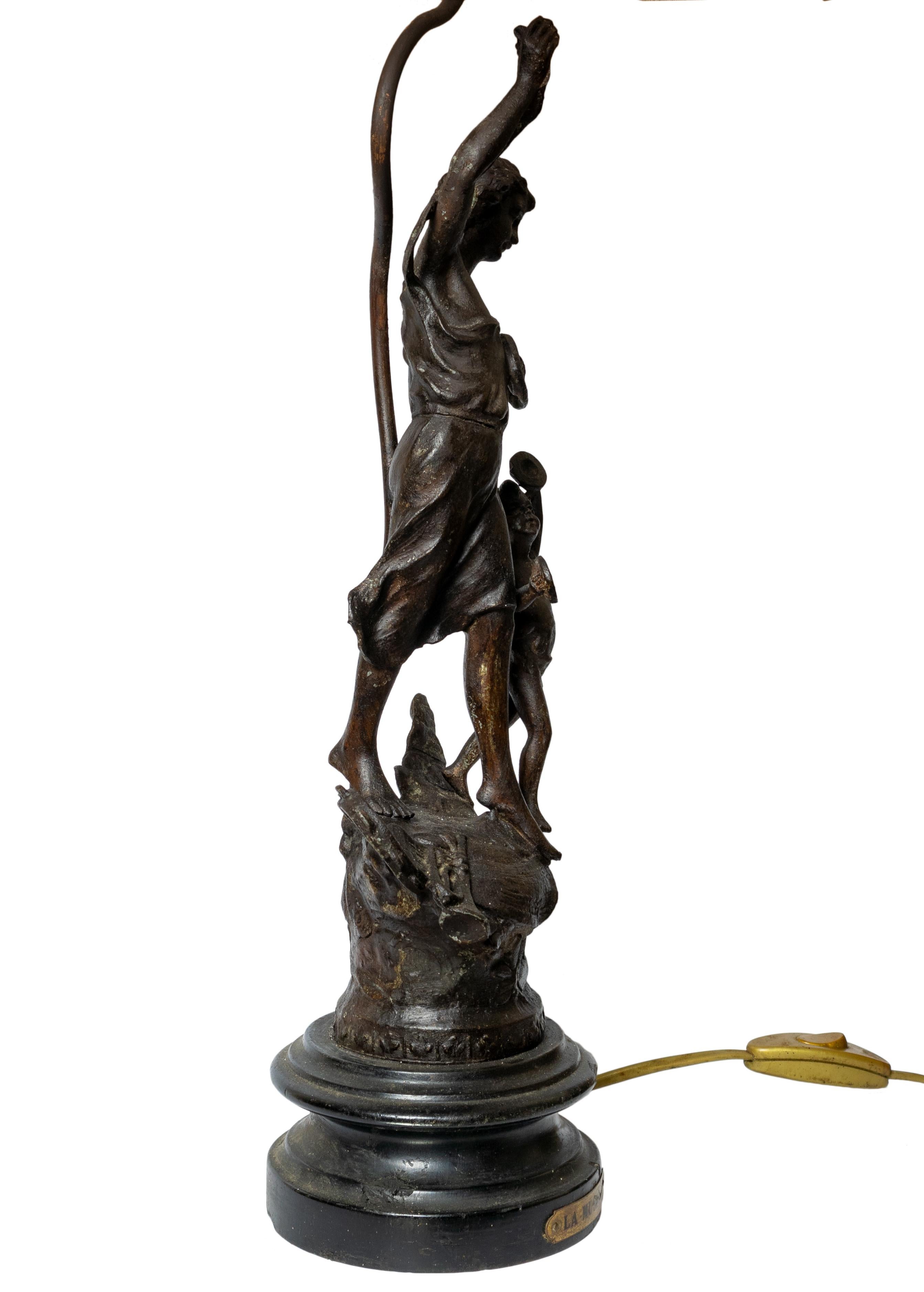 Erato Muse der Tanz-Tischlampe, Brokat, 19. Jahrhundert im Angebot 1