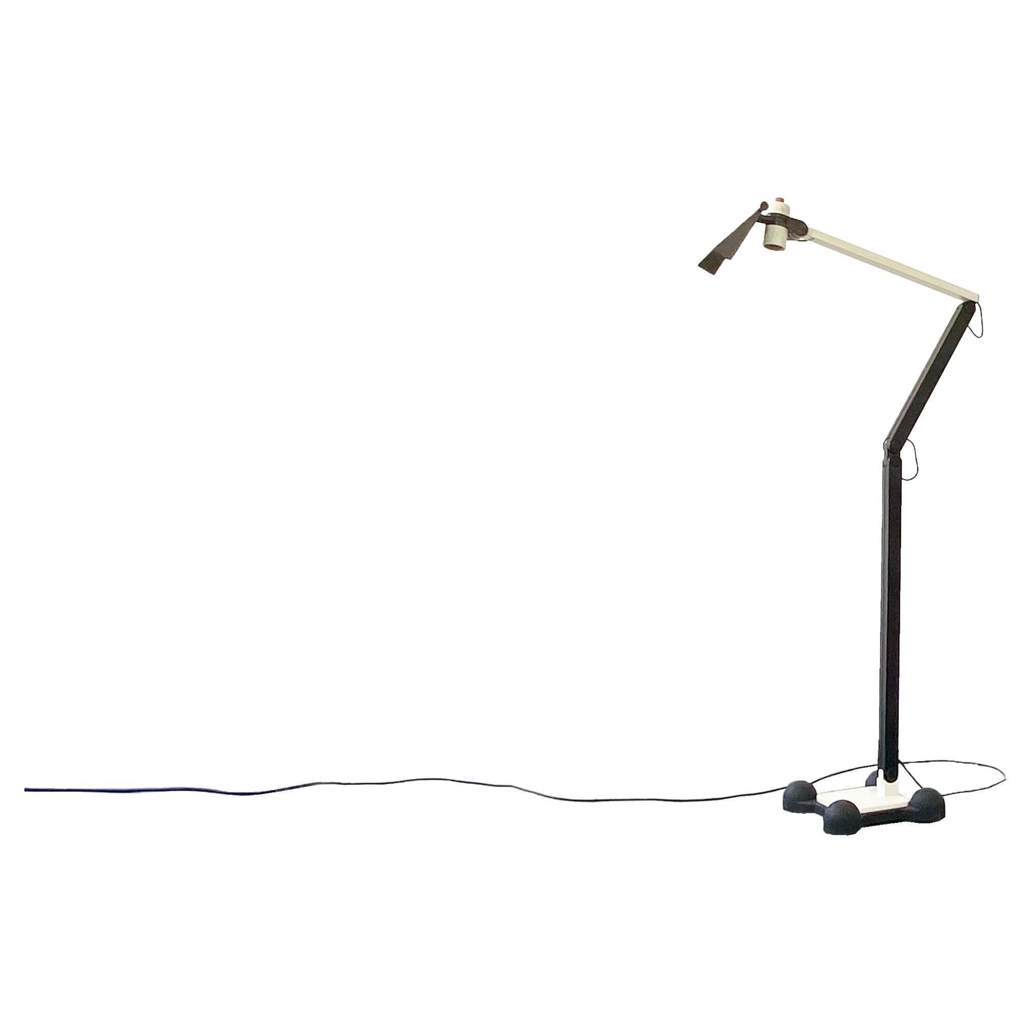 Stehlampe Erco, entworfen von Ettore Sottsass