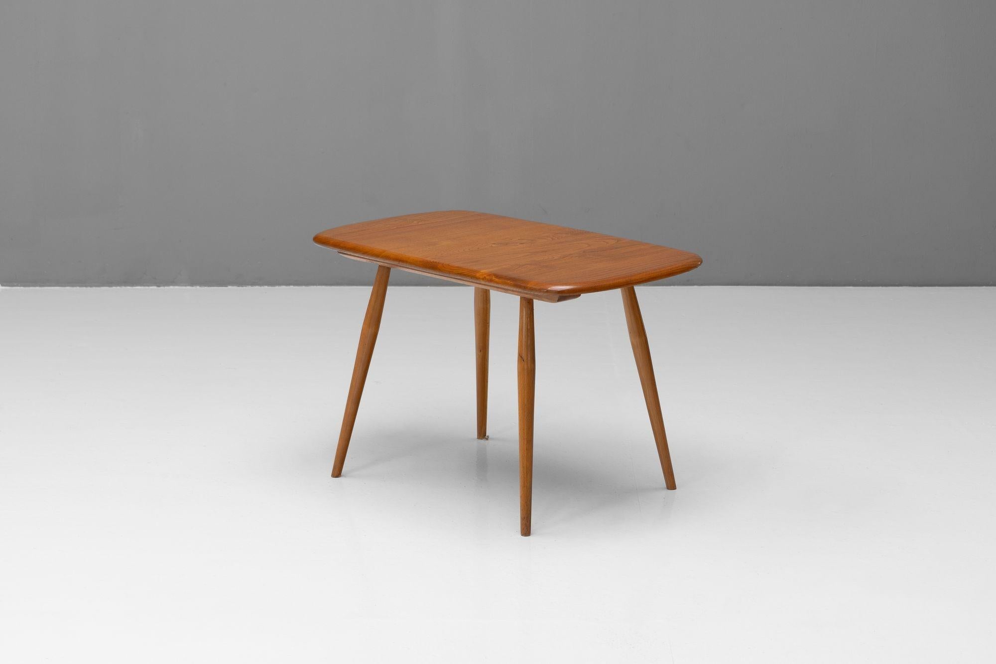 Mid-Century Ercol coffee table in Elm and Beech. Re-finished. U.K circa 1960.
H 45cm x W 69cm x D 42cm
Please be in touch for an accurate shipping quote.