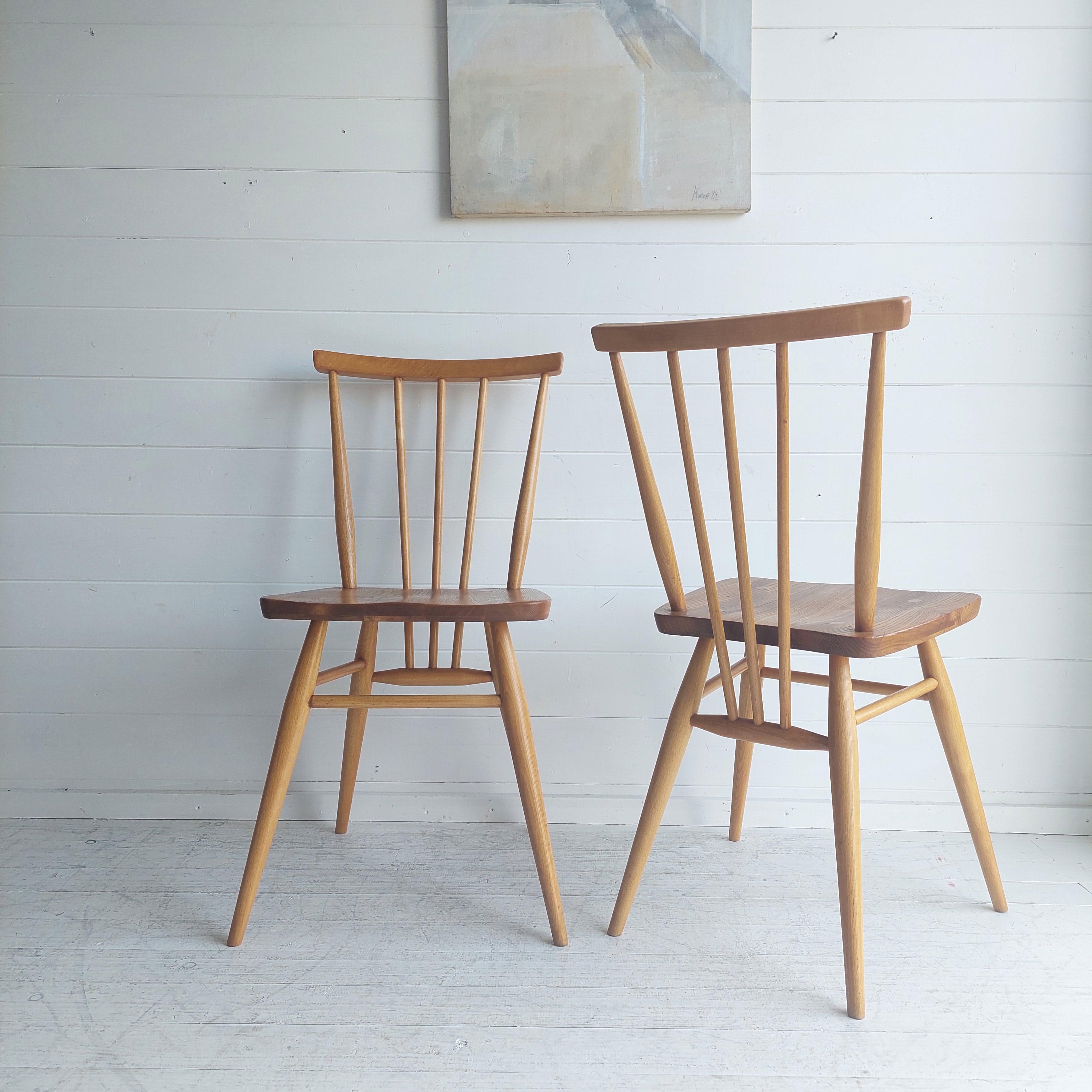 Set of 2 vintage dining / kitchen chairs. Designed by Ercolani and manufactured by Ercol model 391. 
Circa 60s
This classic design in solid elm and beech by Lucian Ercolani is arguably one of his most accomplished and enduring designs that looks as