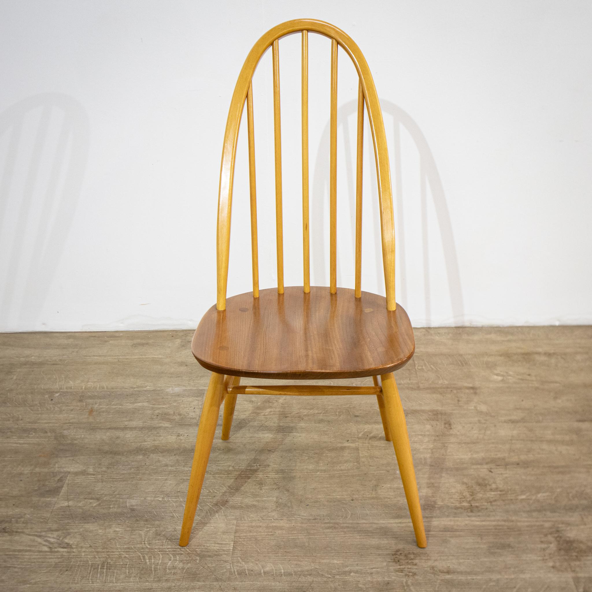 Table de salle à manger à abattant Ercol, au design innovant et à la fabrication experte, pouvant accueillir deux et jusqu'à six personnes.
 Une excellente occasion pour les familles et les couples d'acheter un bien de consommation courante qui sera