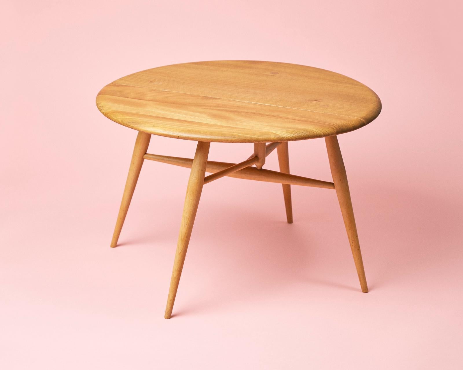 British Ercol Dropleaf Coffee Or Side Table in Elm and Beech, 1960s