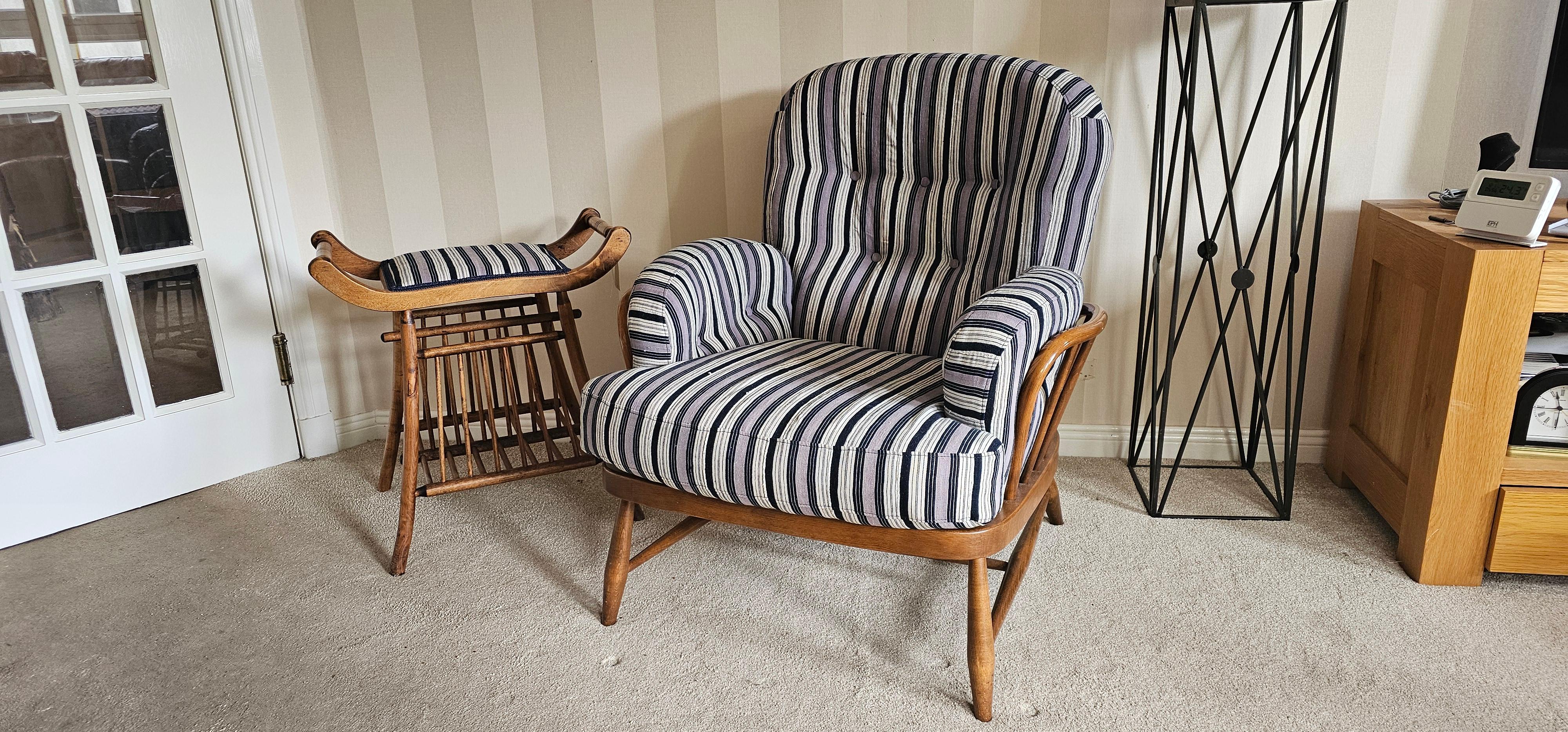 Sculpté Ercol Jubilee Armchair en vente
