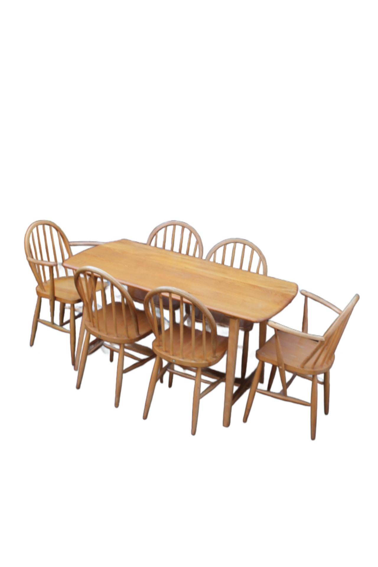 Ercol Plank Table and hoop chairs In Good Condition In Seaford, GB