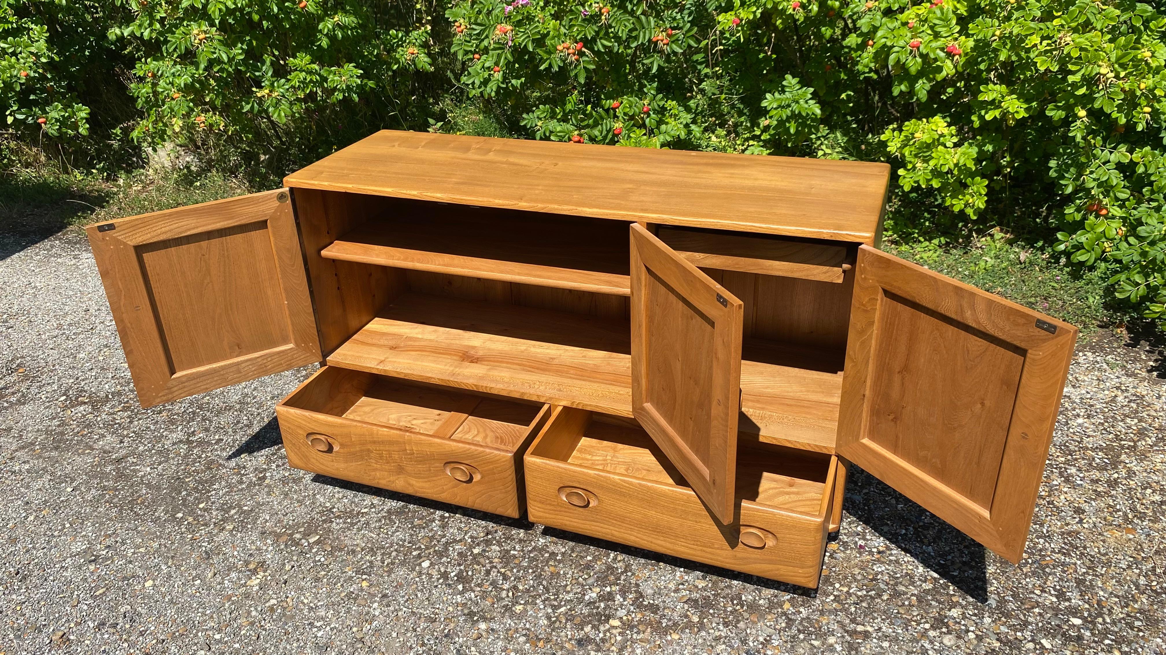 Ercol Sideboad (Ulmenholz) im Angebot