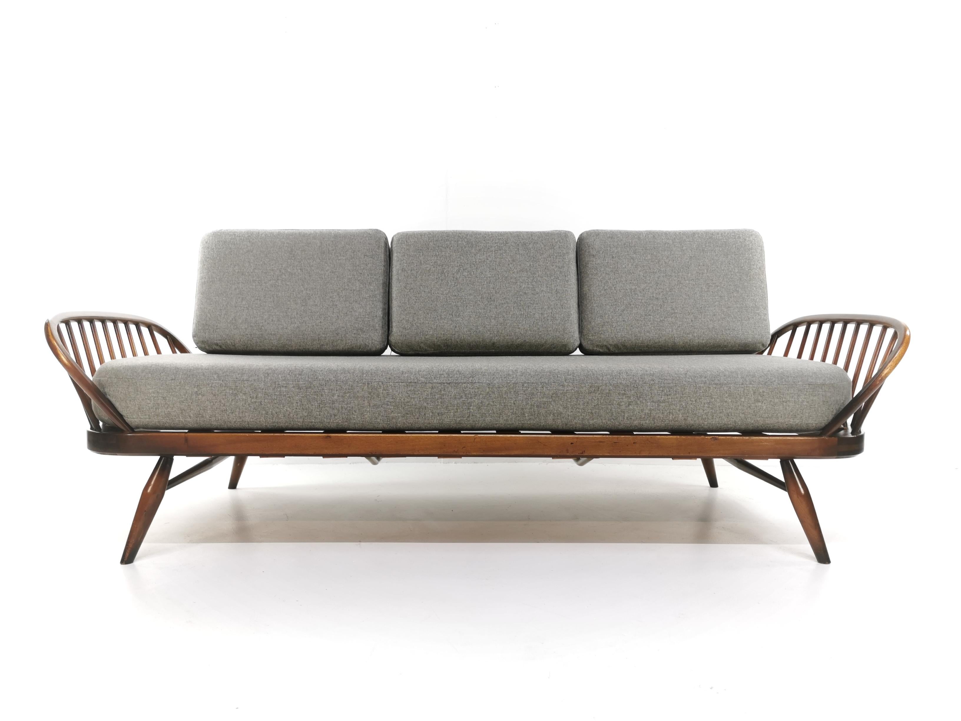 Mid-Century Modern Ercol Soft Grey Herringbone Day Bed Studio Couch Sofa Vintage Midcentury