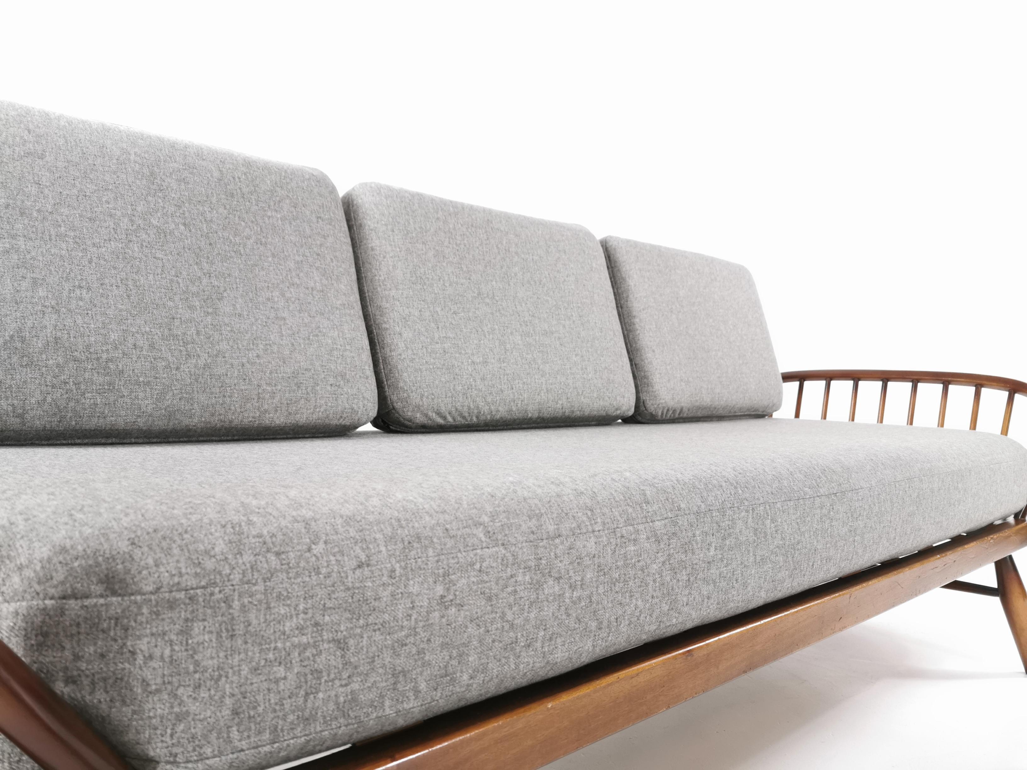 20th Century Ercol Soft Grey Herringbone Day Bed Studio Couch Sofa Vintage Midcentury