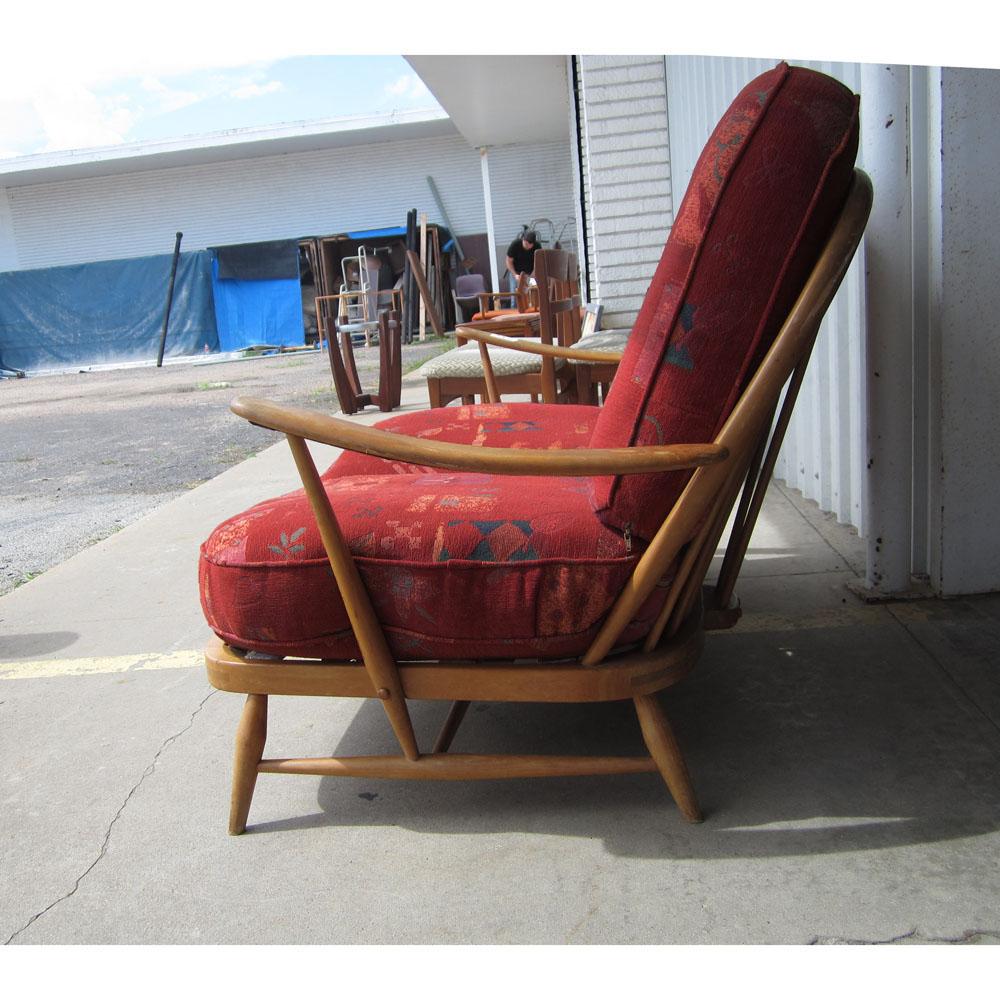Ercol Spindleback Settee and Lounge Chair Set In Good Condition For Sale In Pasadena, TX