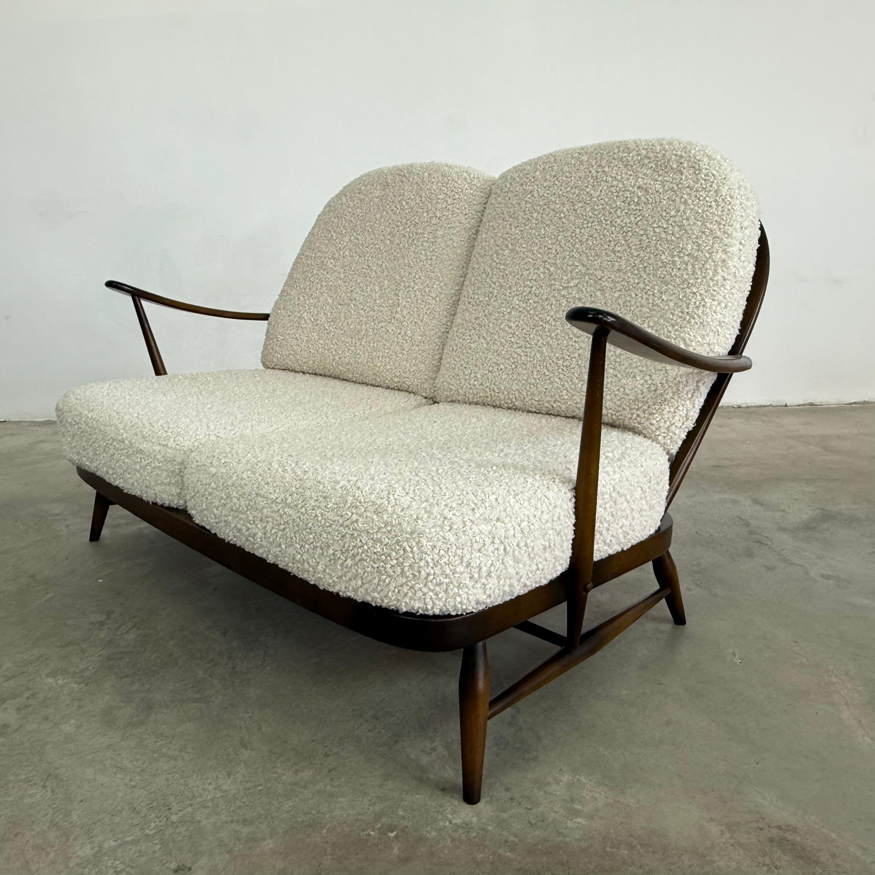 Bouclé Divano a due posti Ercol Windsor in vendita