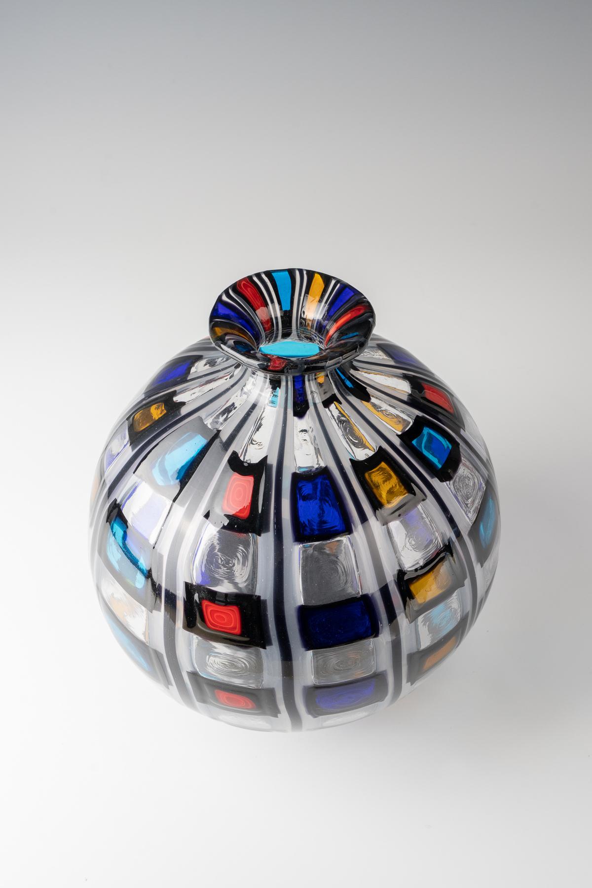 Ercole Barovier (1889-1974), rarissimo vaso 'Damantati', anni '60
prodotto da Barovier&Toso, Murano, Italia 
vaso sferico, vetro trasparente con smalti lattiginosi opachi e neri in filo e murrine colorate; base in vetro nero
firmata; l'etichetta del