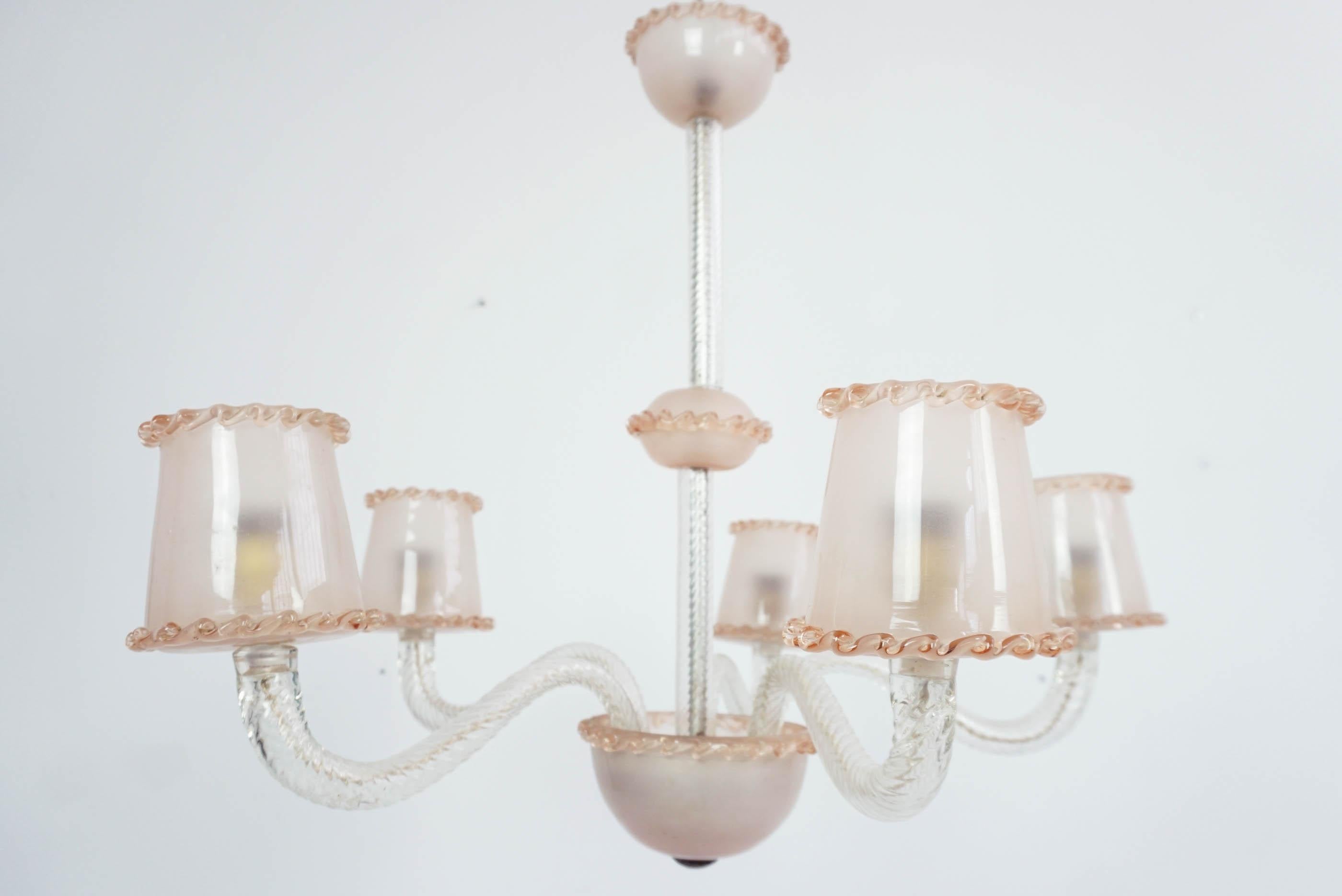 Beautiful pale rose chandelier in Murano Plisset glass by Ercole Barovier, Italy, circa 1940.