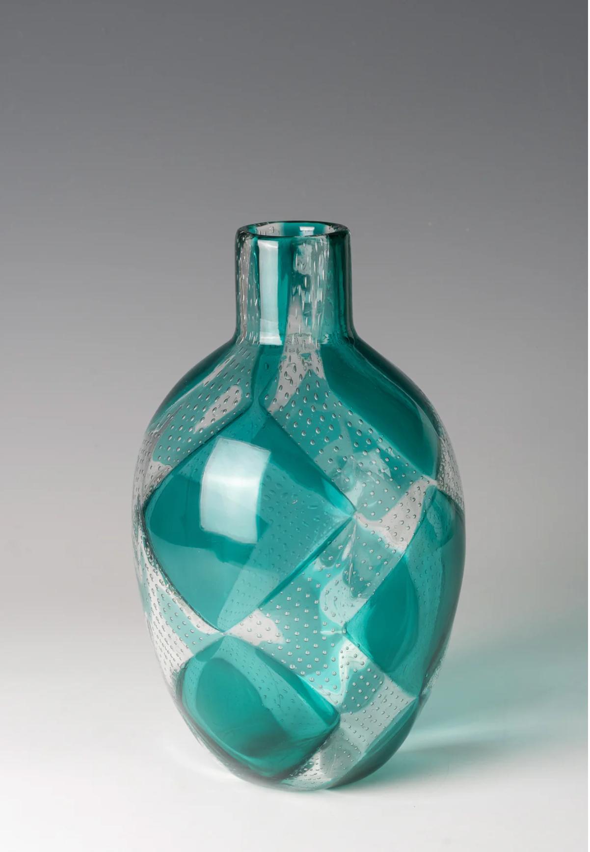 Ercole Barovier (1889-1974), a rare 'Intarsio' vase  ca. 1963
produced by Barovier & Toso, Murano, Italy
Large vase Intarsio series with oval cross-section and decoration of green lozenge-shaped tiles and submerged bubbles.

very good