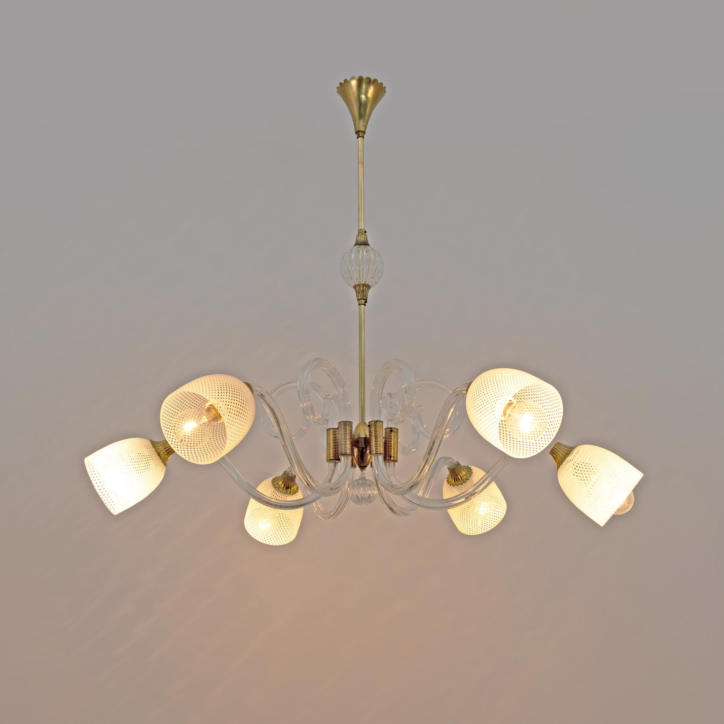 Six-arm chandelier in blown glass with cups produced with the Reticello technique. Designed by Ercole Barovier and produced by Vetreria Artistica Barovier & C in the late 1930s in Italy, this chandelier exudes the spirit and refinement of the