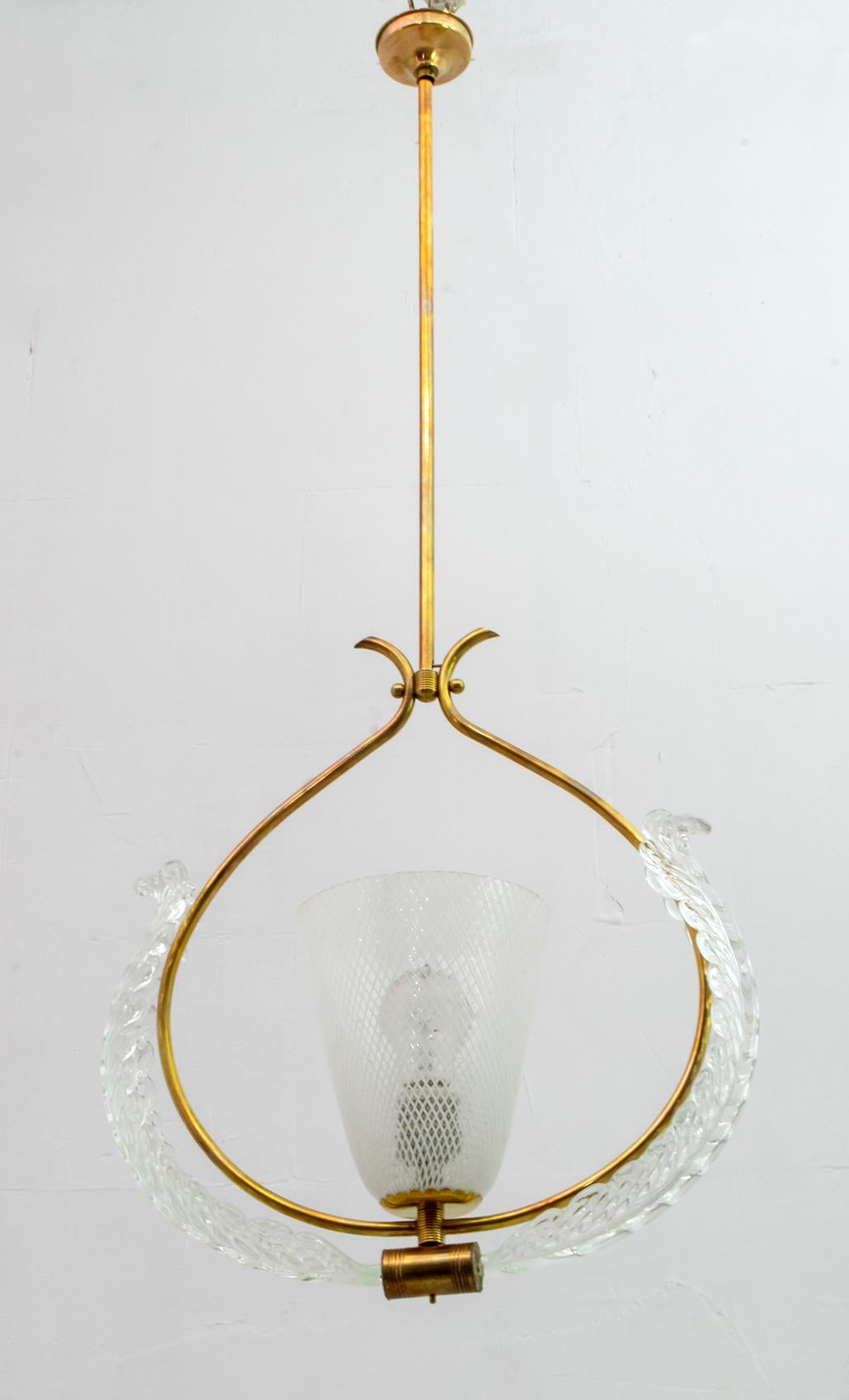 This pendant was designed and produced by Ercole Barovier in the 1940s, in Murano glass, the cup was made with the 