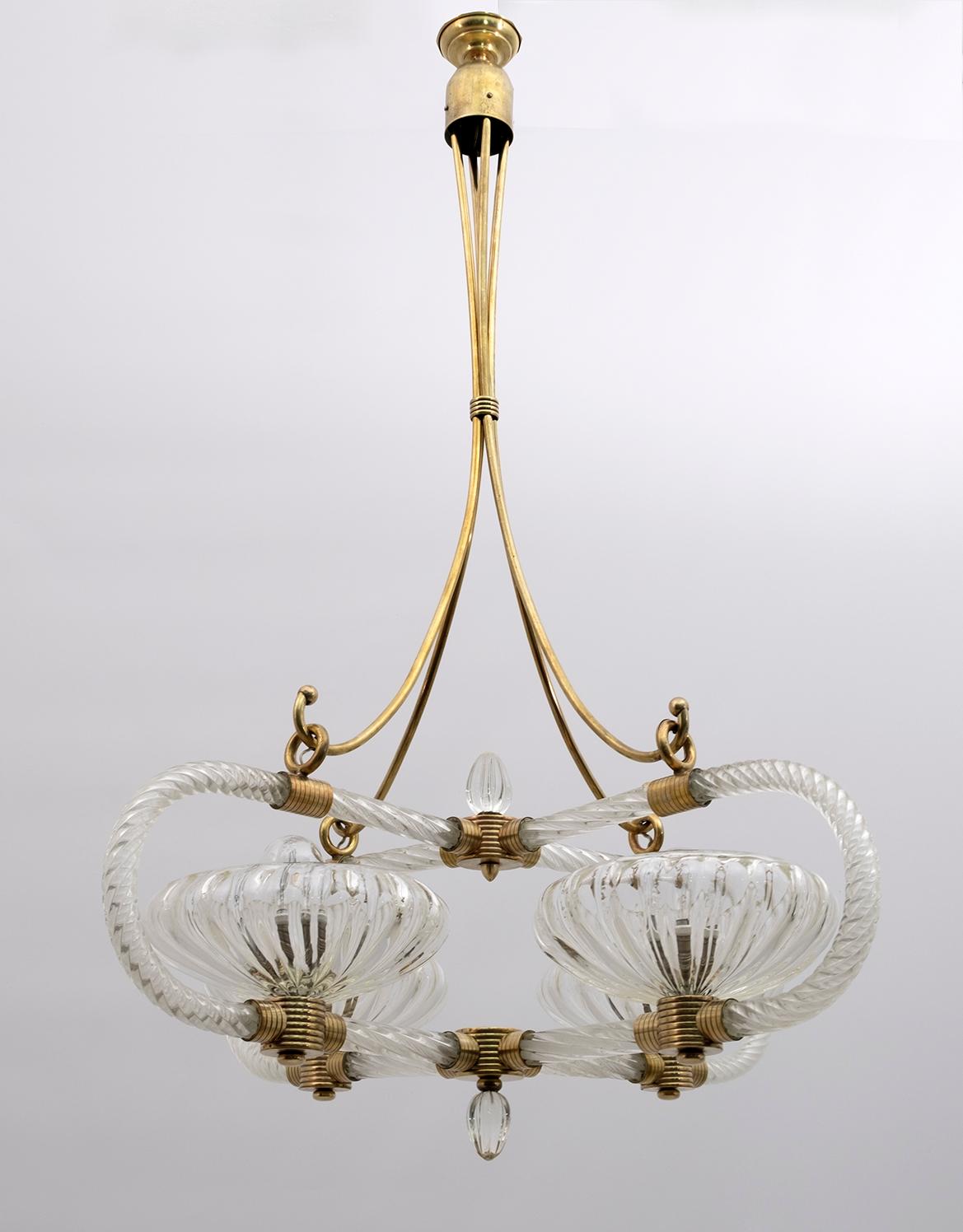 This chandelier, designed and produced by Ercole Barovier in the 1930s, is made of Murano glass, torchon arms and brass, the brass part has been polished, the chandelier mounts 4 lamp holders with E27 fitting

The Barovier artistic glass factory