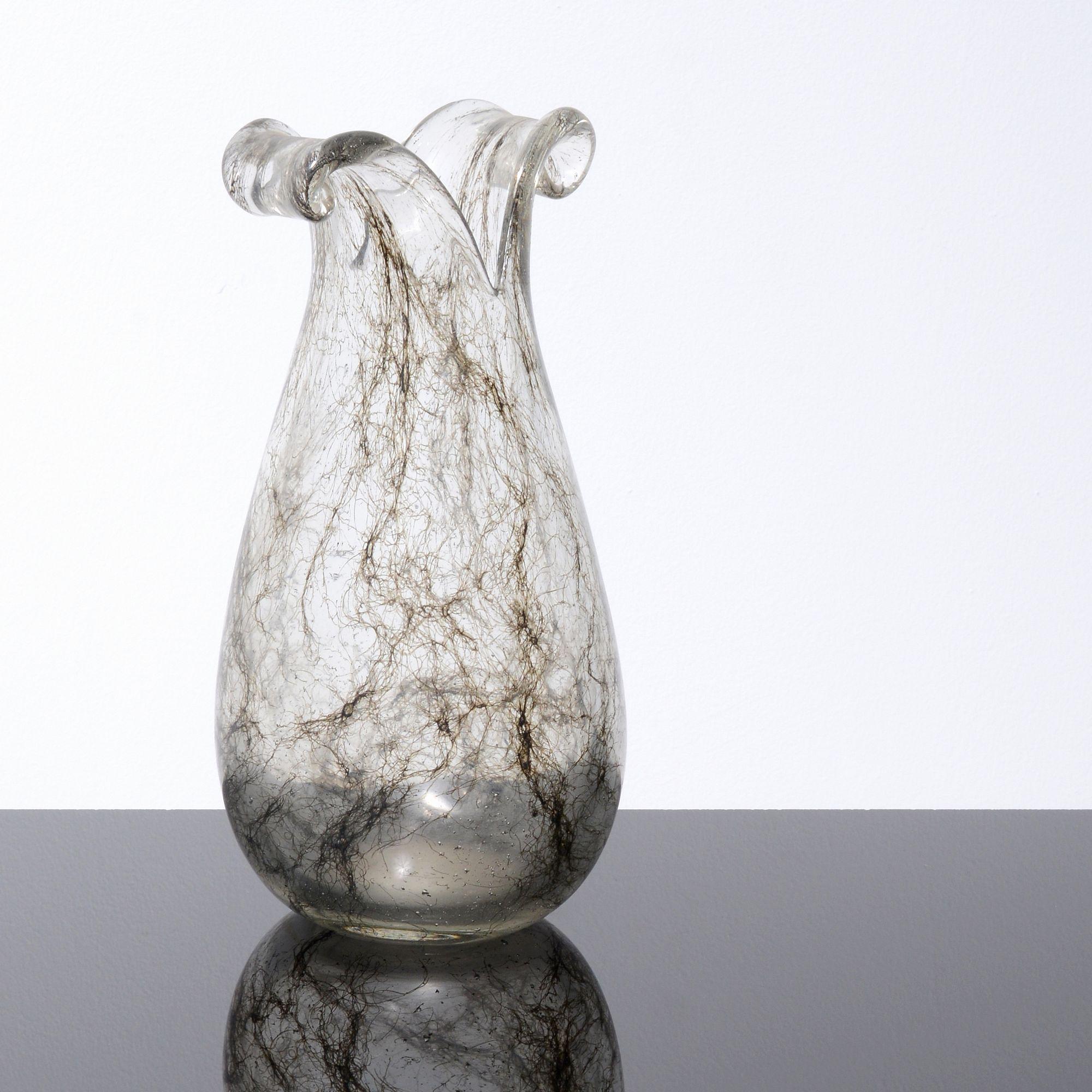 Artista/Designer; Produttore: Ercole Barovier (italiano, 1889-1974); Ferro Toso Barovier (Italia)
Marchio(i); note: nessun marchio evidente; circa 1935
Materiali: vetro
Dimensioni (H, L, P): 12.25 