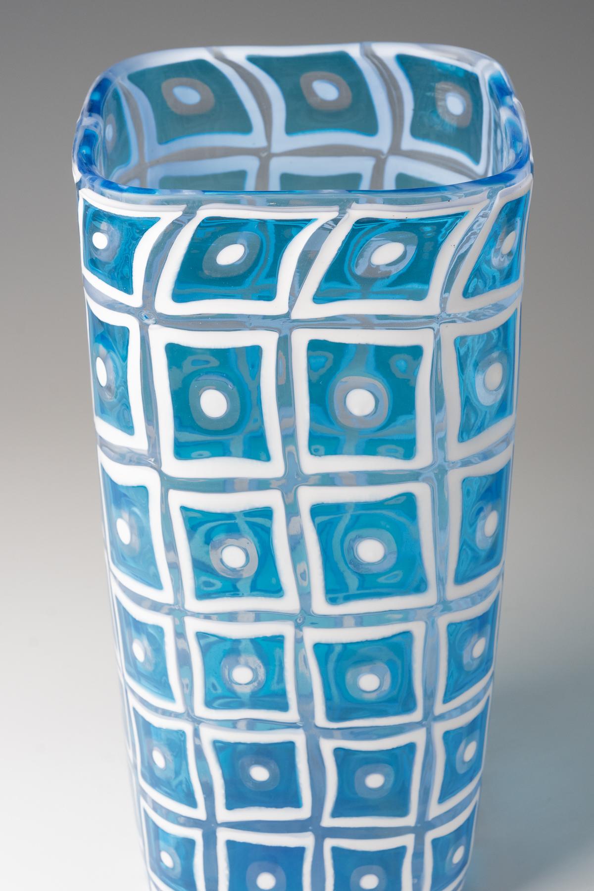 Raro e grande vaso Barovier&Toso Dorico disegnato da Ercole Barovier nel 1960 circa.

33 x 16 cm.

Eccellenti condizioni originali
