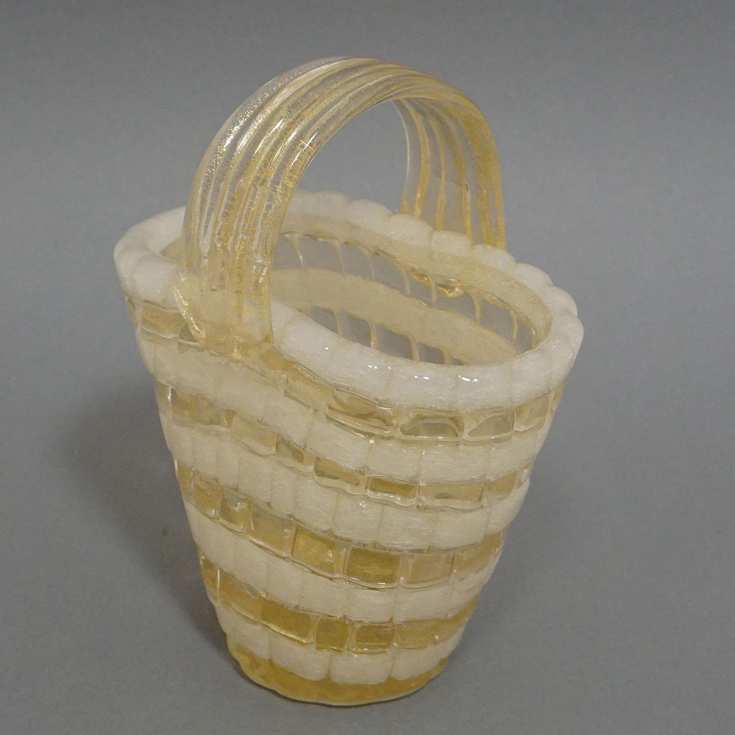 Ercole Barovier for Barovier & Toso Attr. Glass Basket circa 1940s In Good Condition For Sale In Berghuelen, DE
