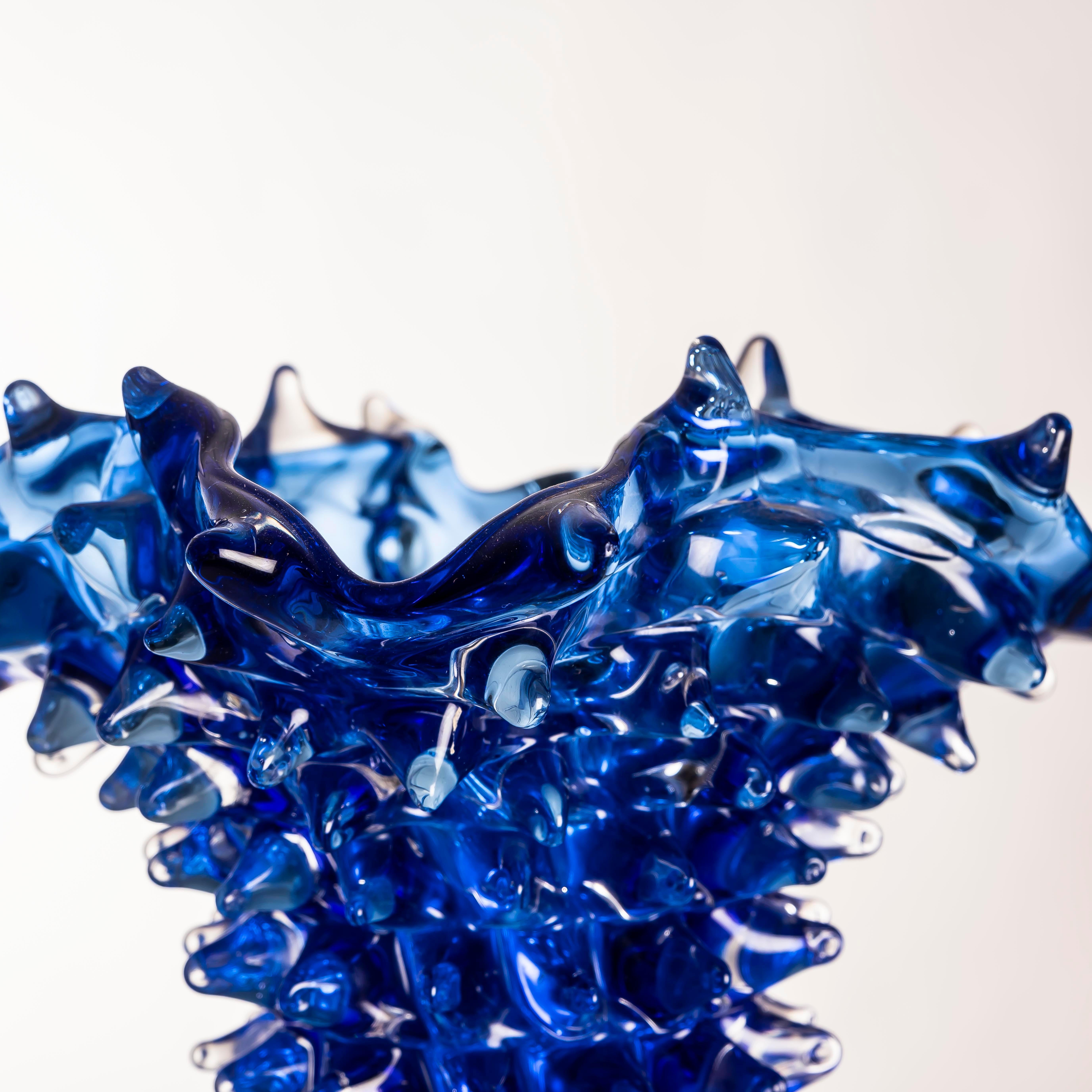 Ercole Barovier for Barovier & Toso, Murano Blue “Rostrato” Vase, Italy, 1960s In Good Condition For Sale In BARCELONA, ES