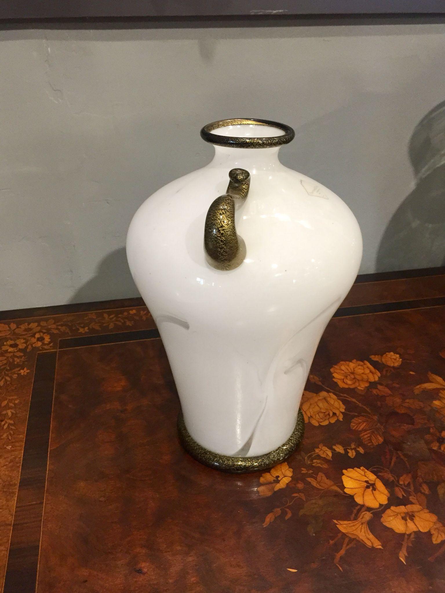 Étonnant, Vase en verre soufflé de Murano BAROVIER & TOSO.
Vase de la série Primavera.
vase 