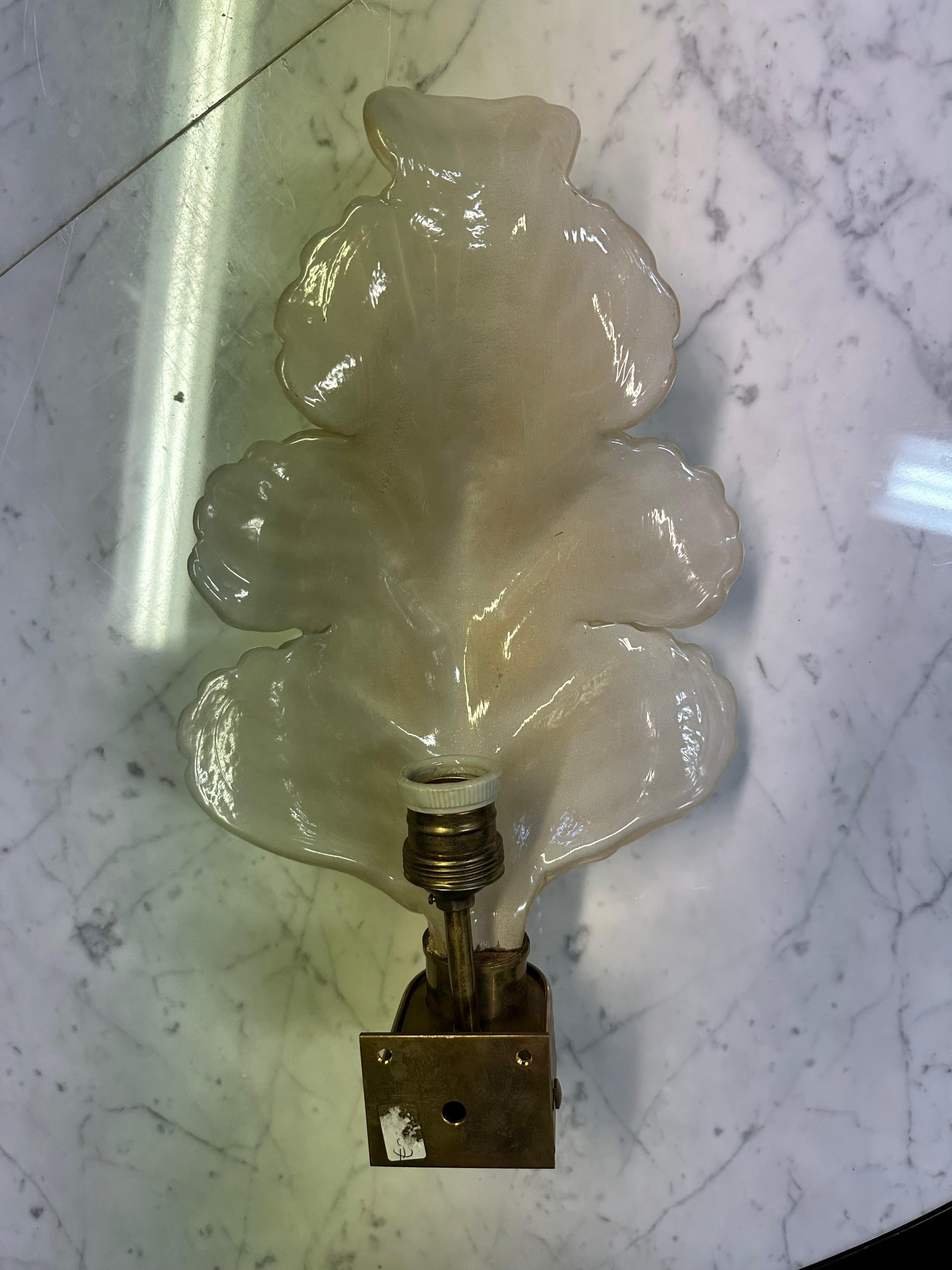 Mid-Century Modern Ercole Barovier Glass Leaf Sconce Barovier and Tosa Murano Sconce Mid Century For Sale