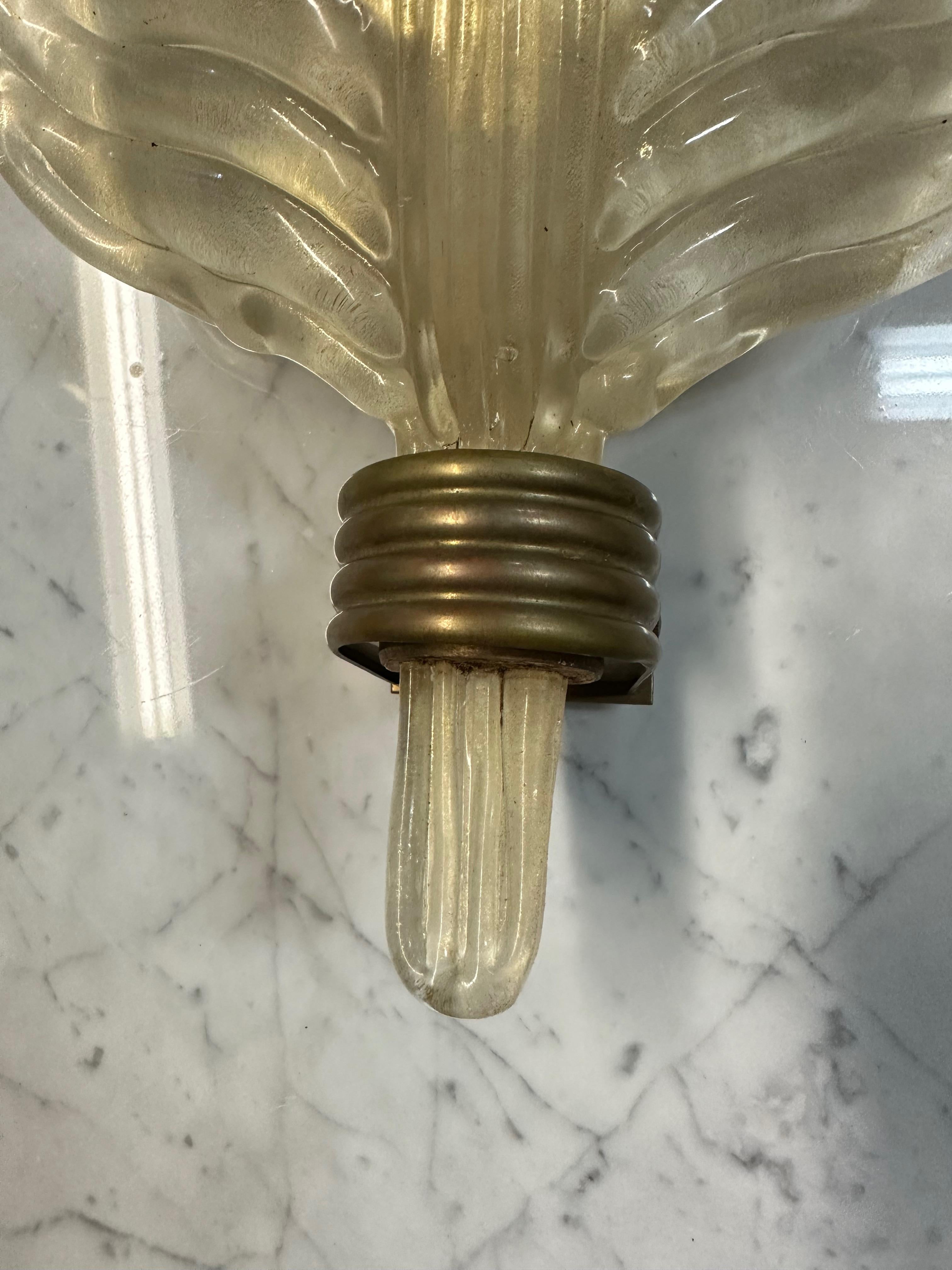 Ercole Barovier Glass Leaf Sconce Barovier and Tosa Murano Sconce Mid Century In Good Condition For Sale In Philadelphia, PA