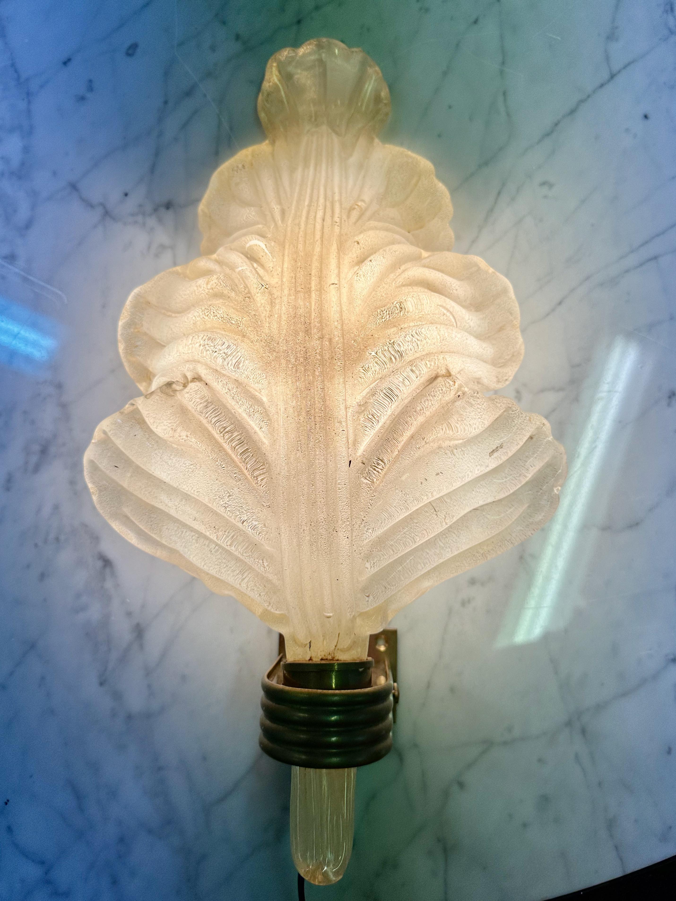 Italian Ercole Barovier Glass Leaf Sconce Barovier and Tosa Murano Sconce Mid Century For Sale