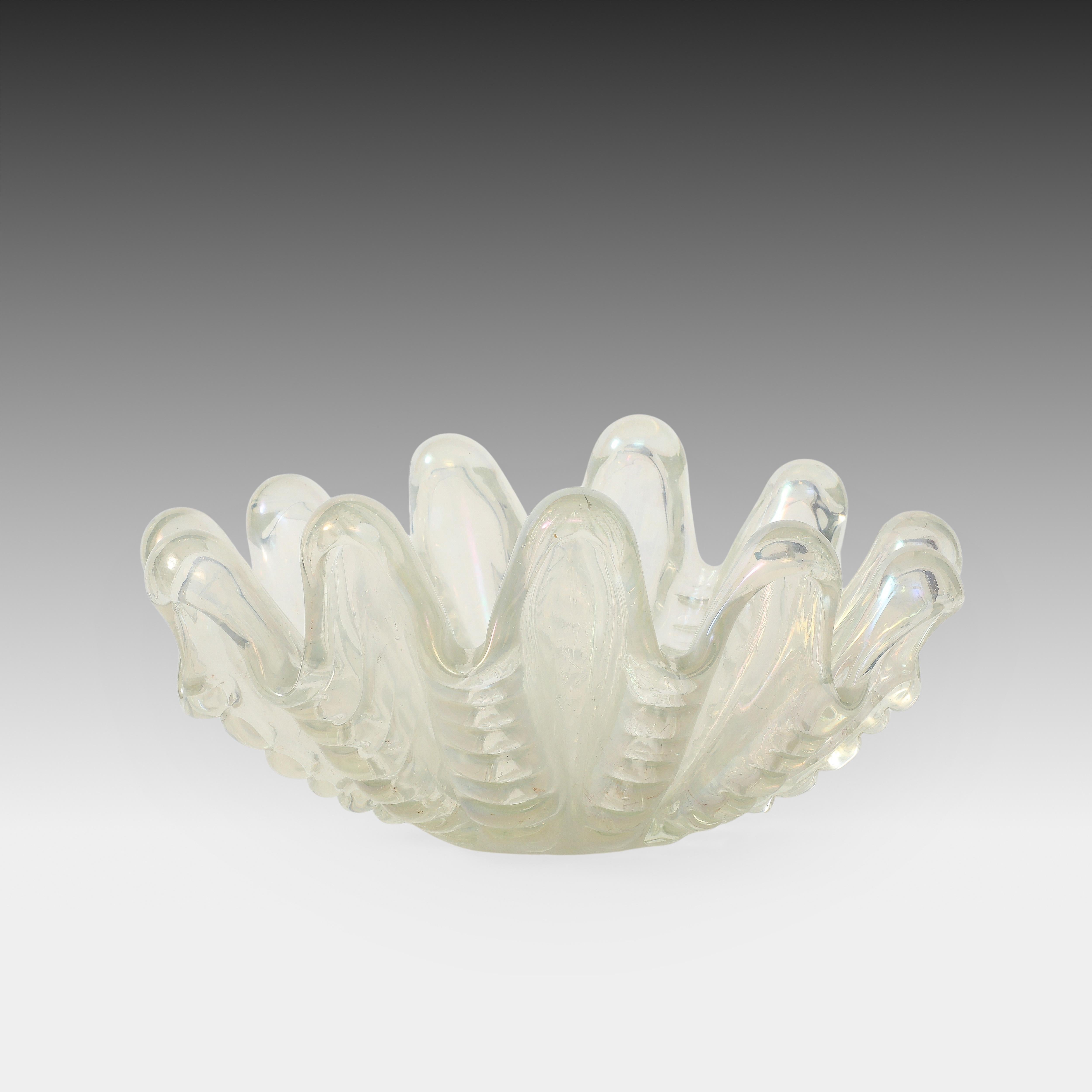 Ercole Barovier Gran cuenco de vidrio iridiscente Grosse Costolature Clam Shell, años 40 Italiano en venta