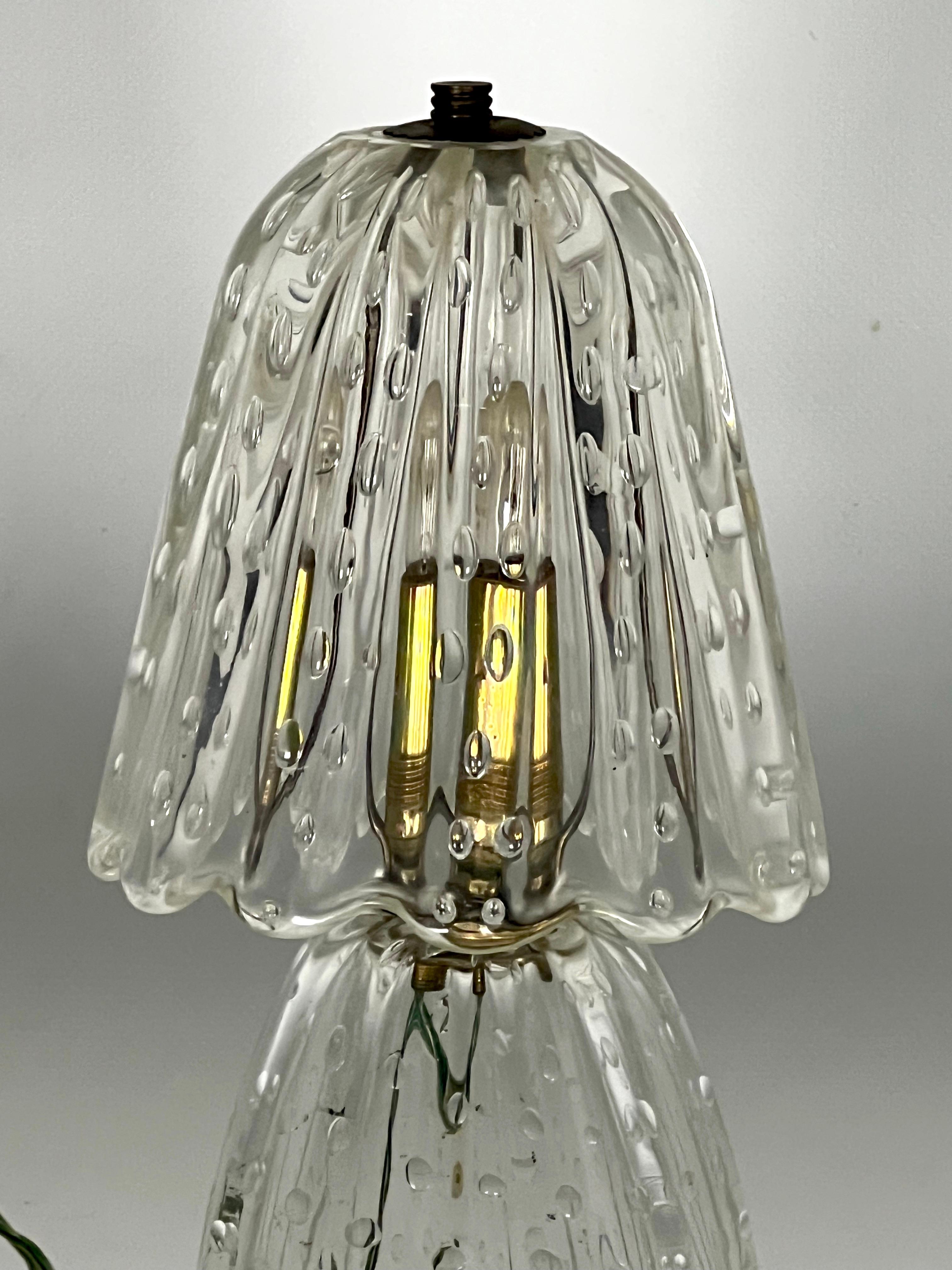 Italian Ercole Barovier, Mid-Century table lamp in bullicante murano glass. Italy 1940s