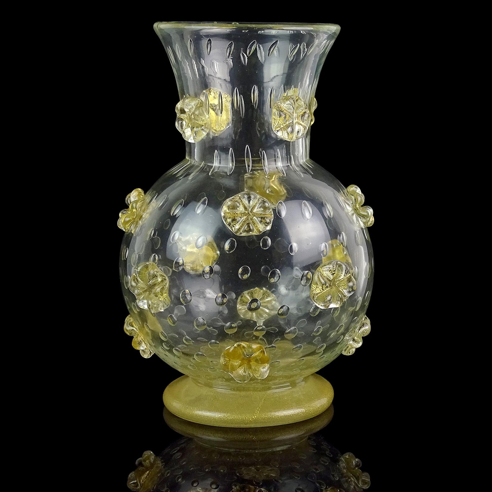 Very rare and beautiful, vintage Murano hand blown controlled bubbles with applied gold leaf stars Italian art glass vase. Documented to designer Ercole Barovier, for Barovier e Toso, circa 1942. From the published 