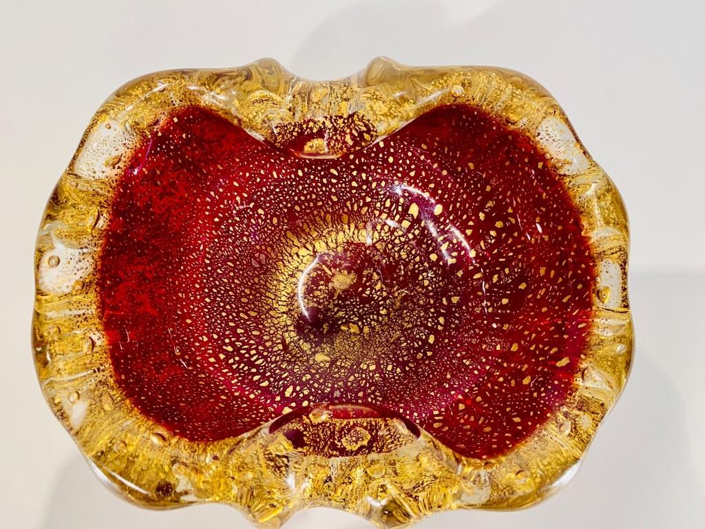 Ercole Barovier Murano glass red and gold 1950 bowl. In Good Condition For Sale In Rio De Janeiro, RJ