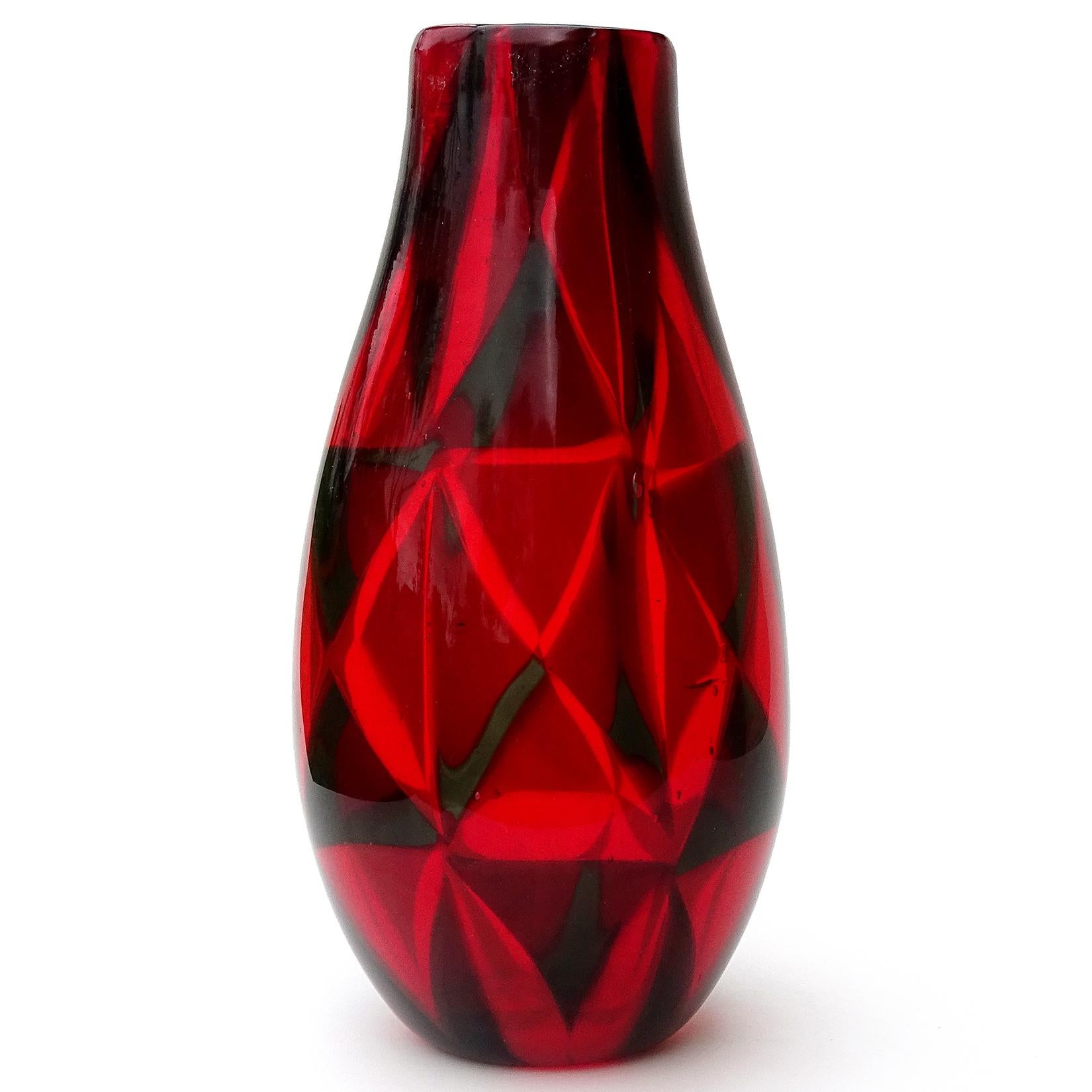 Rare Murano hand blown red and taupe gray triangle Tessere mosaic Italian art glass flower vase. Documented to designer Ercole Barovier, for Barovier e Toso, circa 1961-1967 in the 