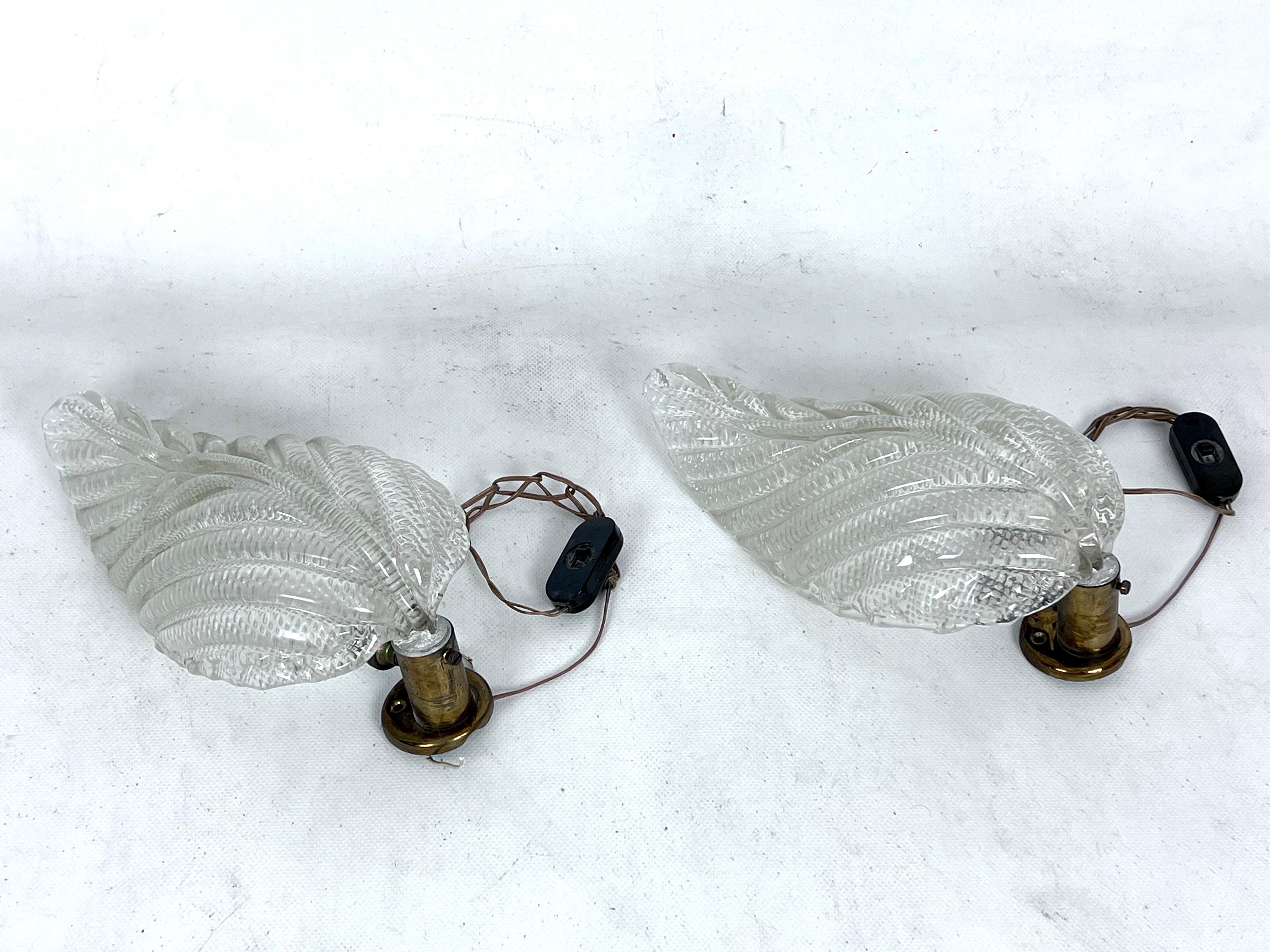 Ercole Barovier, pair of Art Deco Murano glass leaf sconces. 1930s 1